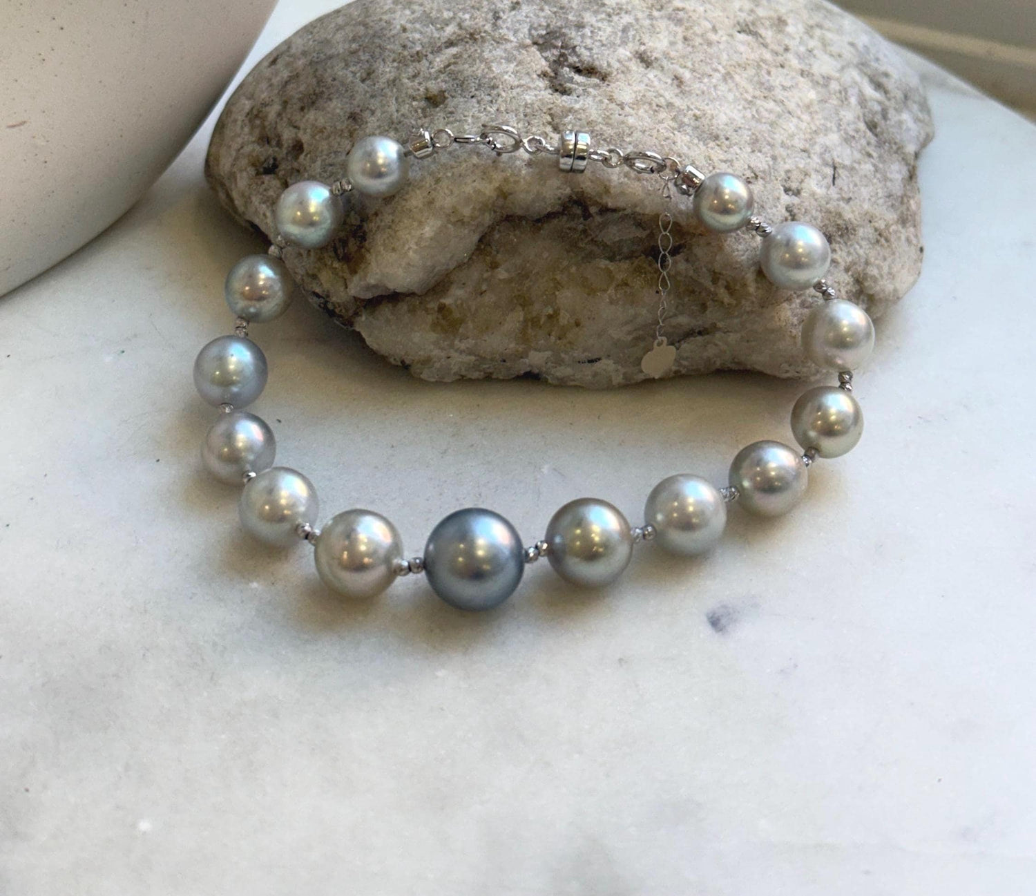 Elly’s Au750 18K gold 14pcs Tahitian Akoya Ocean Pearls Bracelet: Extreme luster Mirrored effect, 6.9-10.7mm, 18k Gold bracelet, 7.8” long, gift for her