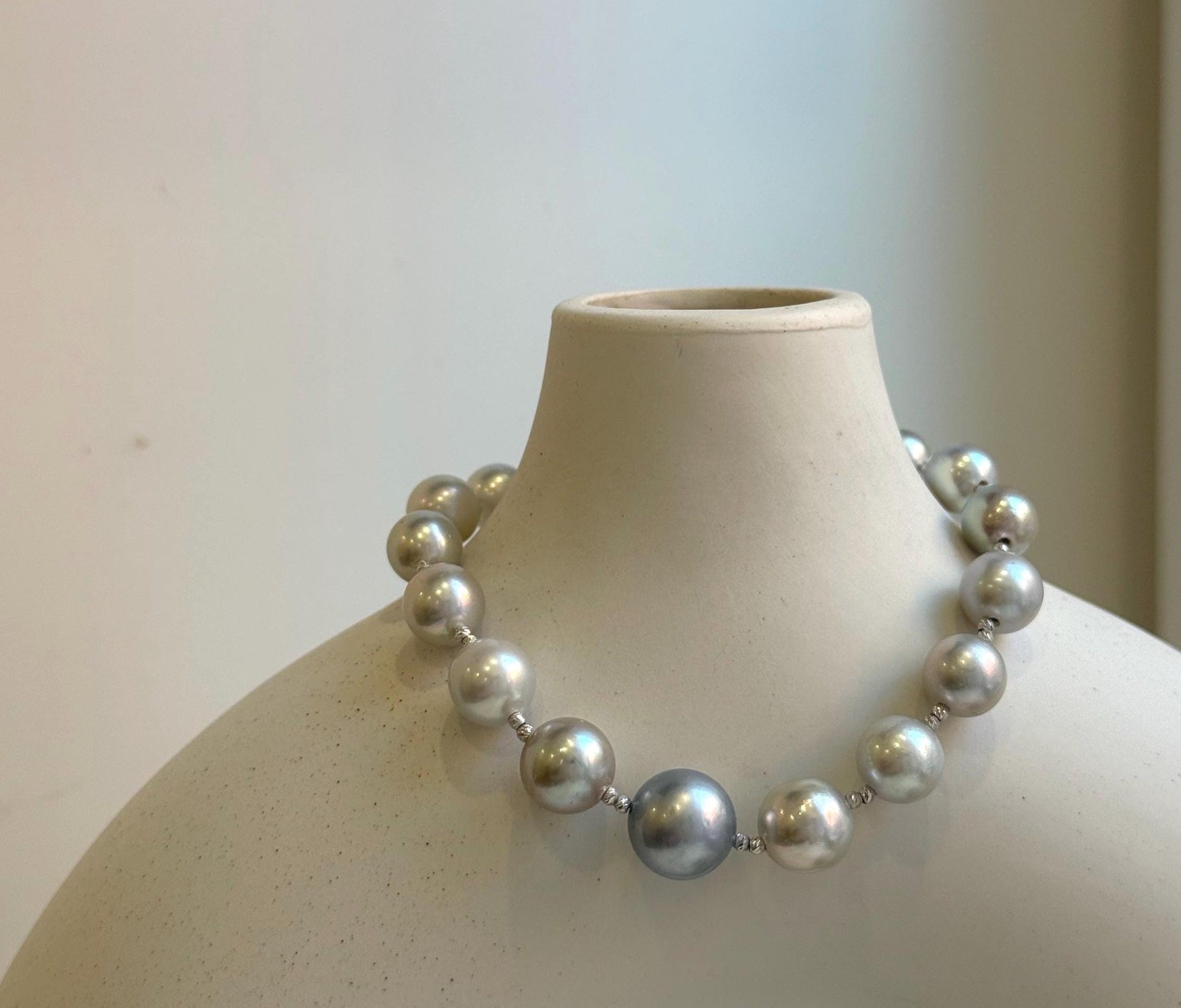 Elly’s Au750 18K gold 14pcs Tahitian Akoya Ocean Pearls Bracelet: Extreme luster Mirrored effect, 6.9-10.7mm, 18k Gold bracelet, 7.8” long, gift for her