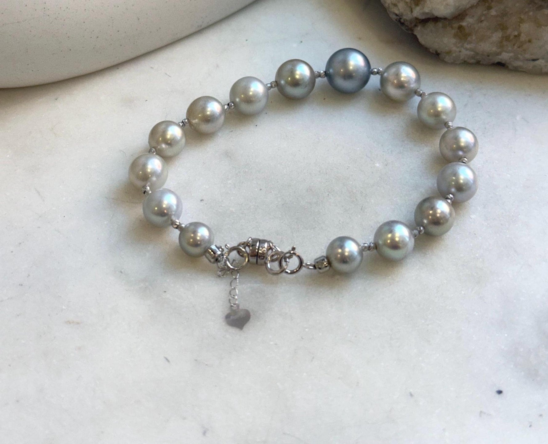 Elly’s Au750 18K gold 14pcs Tahitian Akoya Ocean Pearls Bracelet: Extreme luster Mirrored effect, 6.9-10.7mm, 18k Gold bracelet, 7.8” long, gift for her