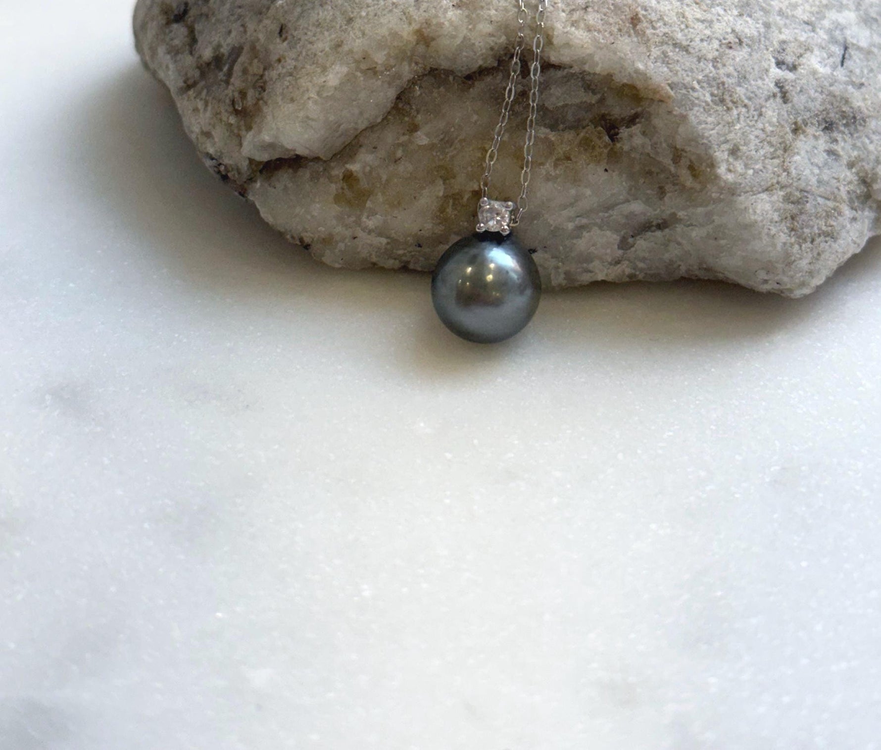 Elly’s 10.6mm Tahitian dark platinum ocean pearl pendant: Extreme luster mirrored, 1.4cm high, S925 silver pendant, chain set. gift for her