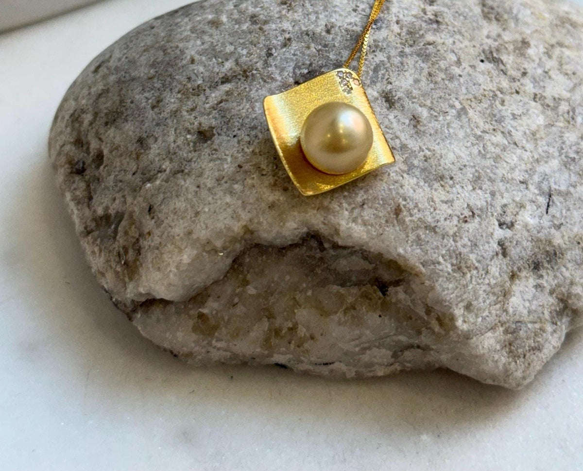 Elly’s 10mm South sea ultra gold Pearl pendant: Extreme luster mirrored, 2x2cm, S925 silver Vintage pendant chain set. gift for her