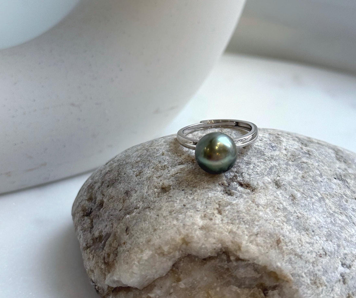 Elly’s 10.3mm Tahitian Ocean Peacock green ocean Pearl Ring: Extreme luster mirrored, S925 silver adjustable Ring. Pearl Jewelry Idea.