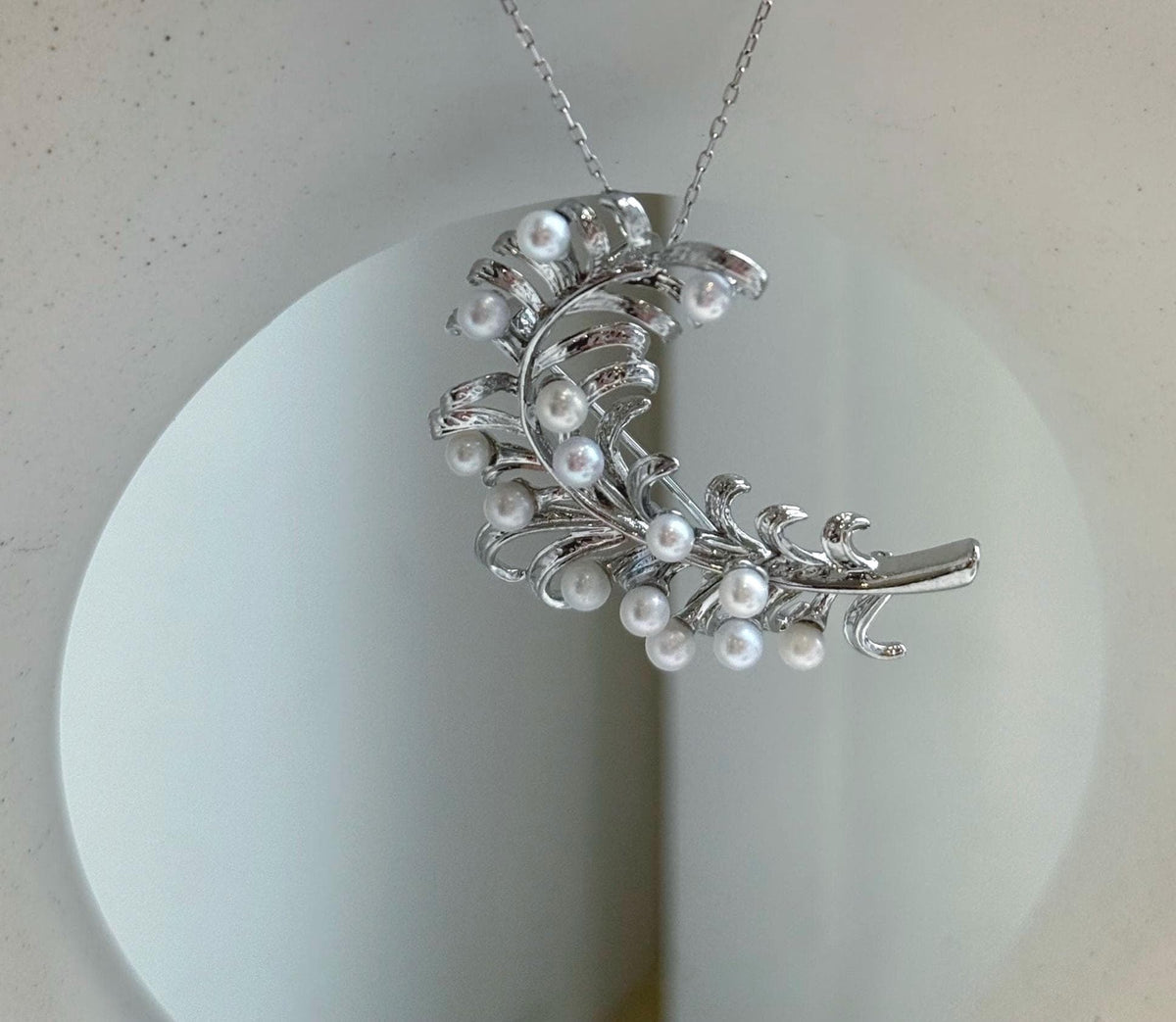 Elly’s 14pcs White small pearls Leaf Brooch Pendant 2in1: Extreme luster mirrored, 3-3.5mm, 3x4cm, gift for her daily brooch