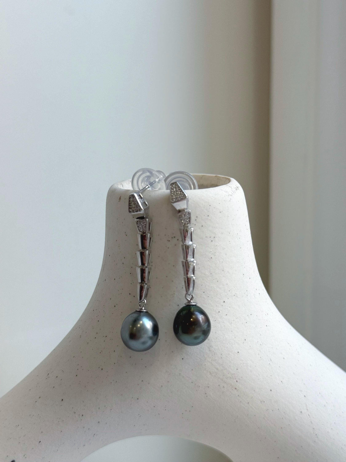 Elly’s 9.4mm Tahitian platinum ocean Pearls Earrings chandeliers: Extreme luster Mirrored, 4cm high, S925 silver cool snake earrings. gift for her birthday