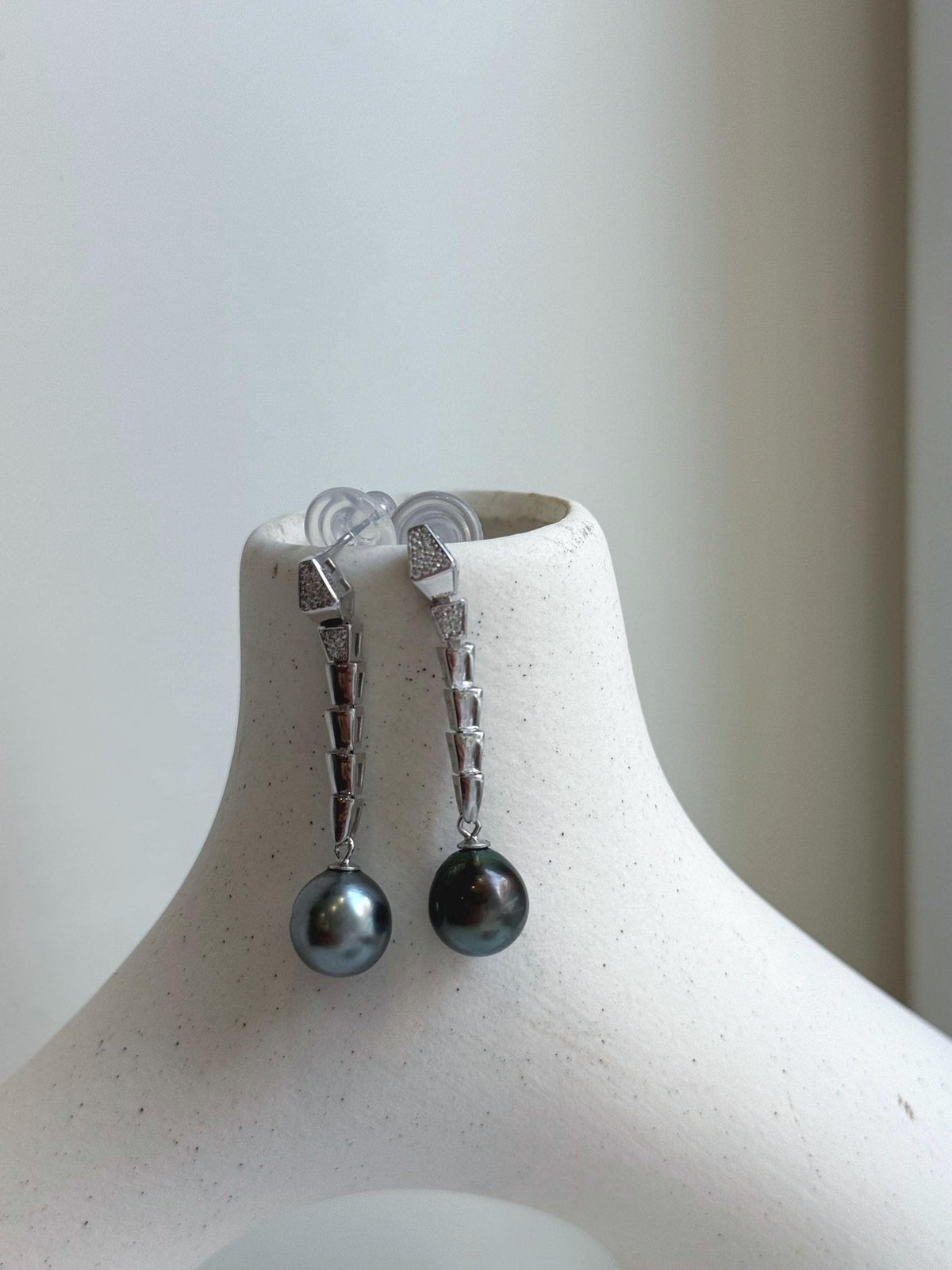 Elly’s 9.4mm Tahitian platinum ocean Pearls Earrings chandeliers: Extreme luster Mirrored, 4cm high, S925 silver cool snake earrings. gift for her holiday