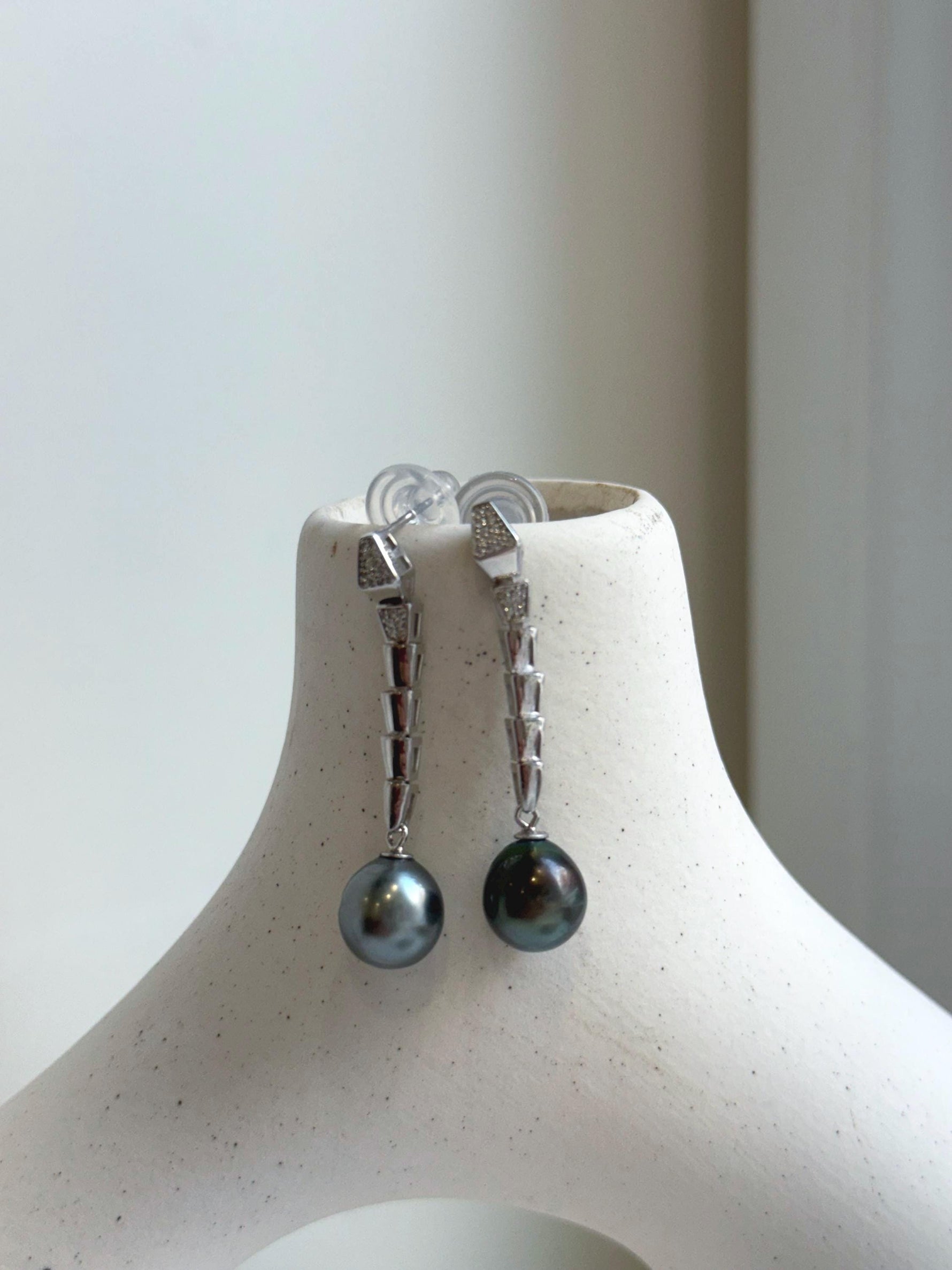 Elly’s 9.4mm Tahitian platinum ocean Pearls Earrings chandeliers: Extreme luster Mirrored, 4cm high, S925 silver cool snake earrings. gift for her birthday