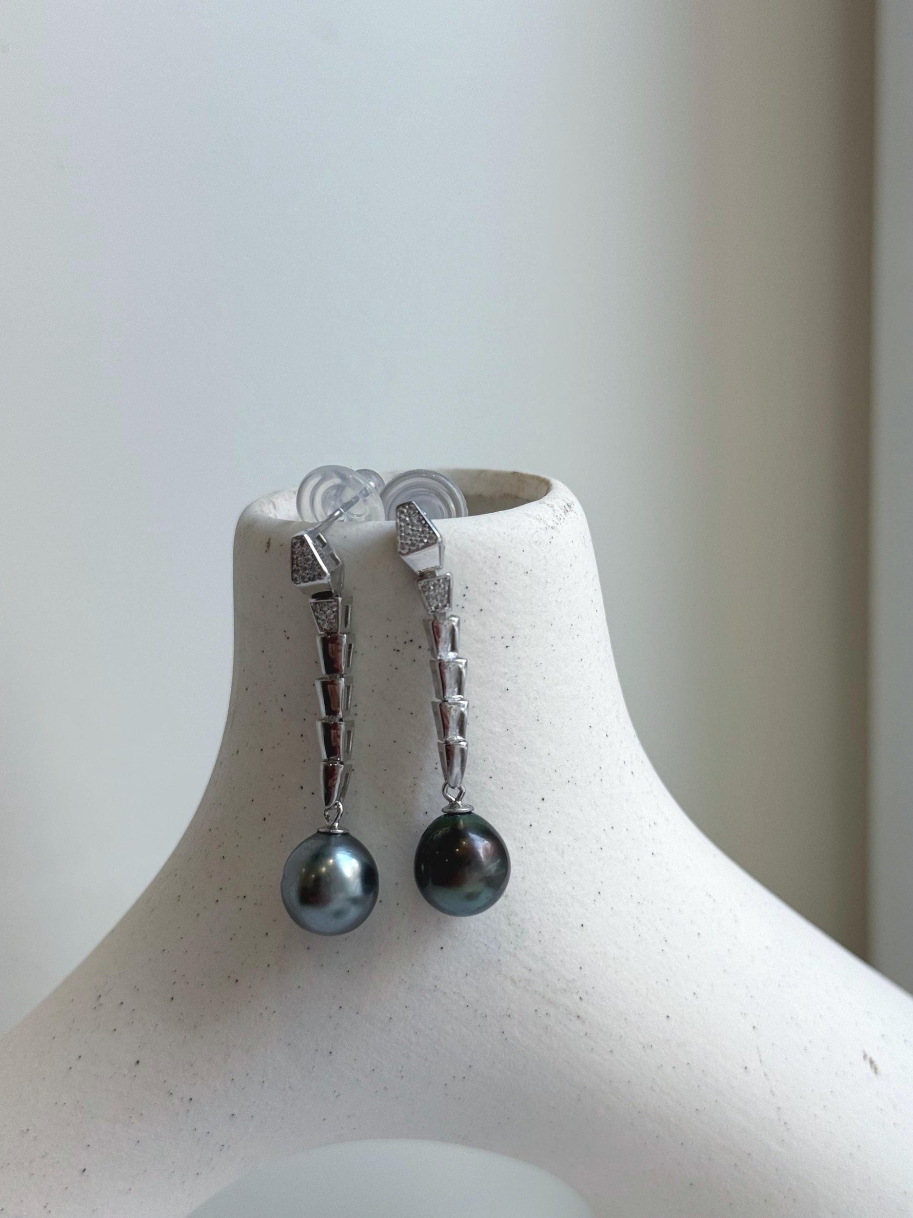 Elly’s 9.4mm Tahitian platinum ocean Pearls Earrings chandeliers: Extreme luster Mirrored, 4cm high, S925 silver cool snake earrings. gift for her birthday