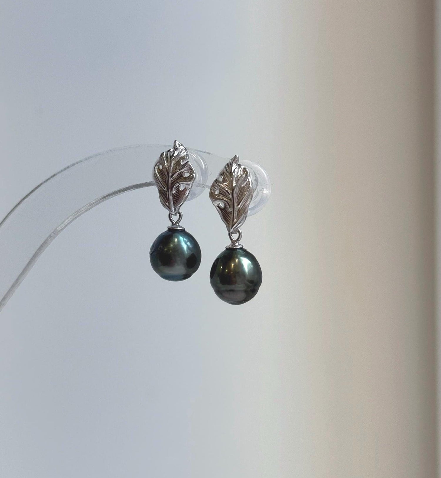 Elly’s 8.7mm Tahitian Peacock green ocean pearls leaf earrings: Extreme luster mirrored, 2.4cm high, silver earrings. Pearl jewelry idea. gift for her