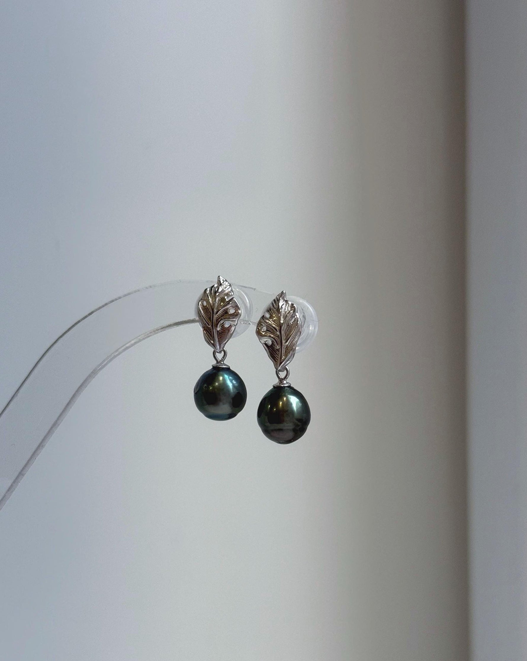 Elly’s 8.7mm Tahitian Peacock green ocean pearls leaf earrings: Extreme luster mirrored, 2.4cm high, silver earrings. Pearl jewelry idea. gift for her holiday