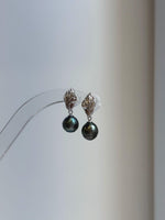Elly’s 8.7mm Tahitian Peacock green ocean pearls leaf earrings: Extreme luster mirrored, 2.4cm high, silver earrings. Pearl jewelry idea. daily office pearls earrings