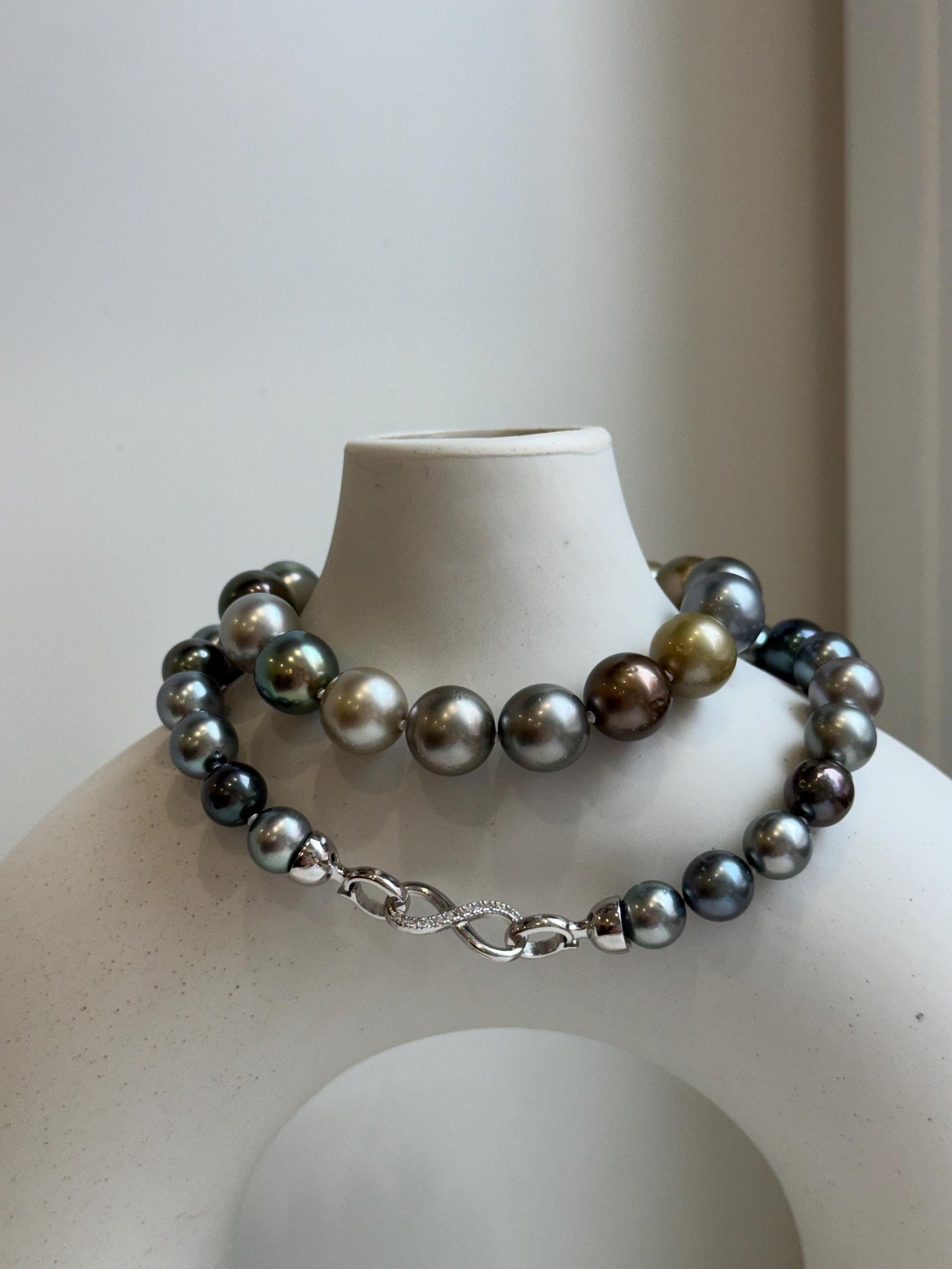 top high quality multicolor Tahitian ocean pearls necklace