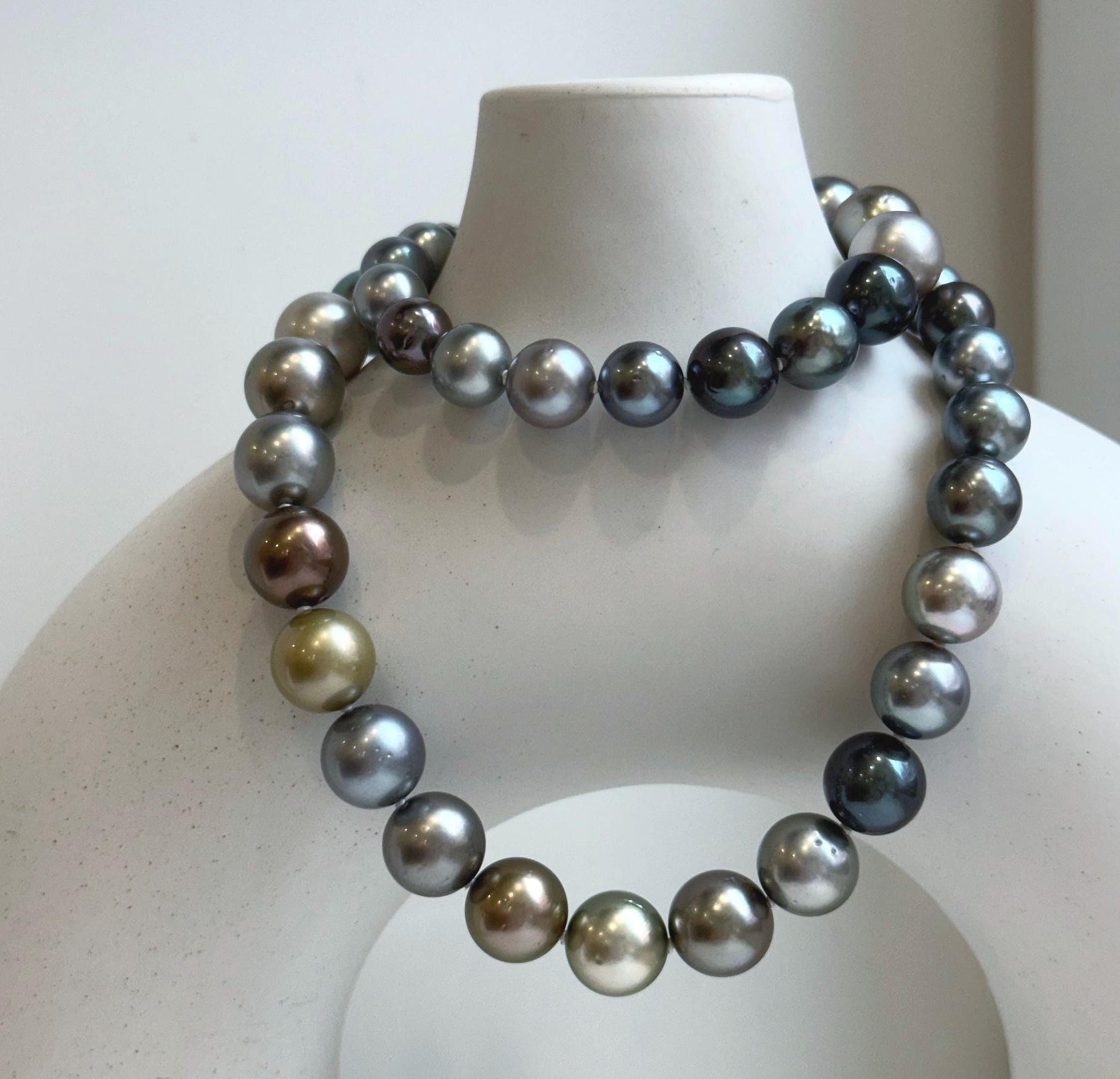 top high quality multicolor Tahitian ocean pearls necklace