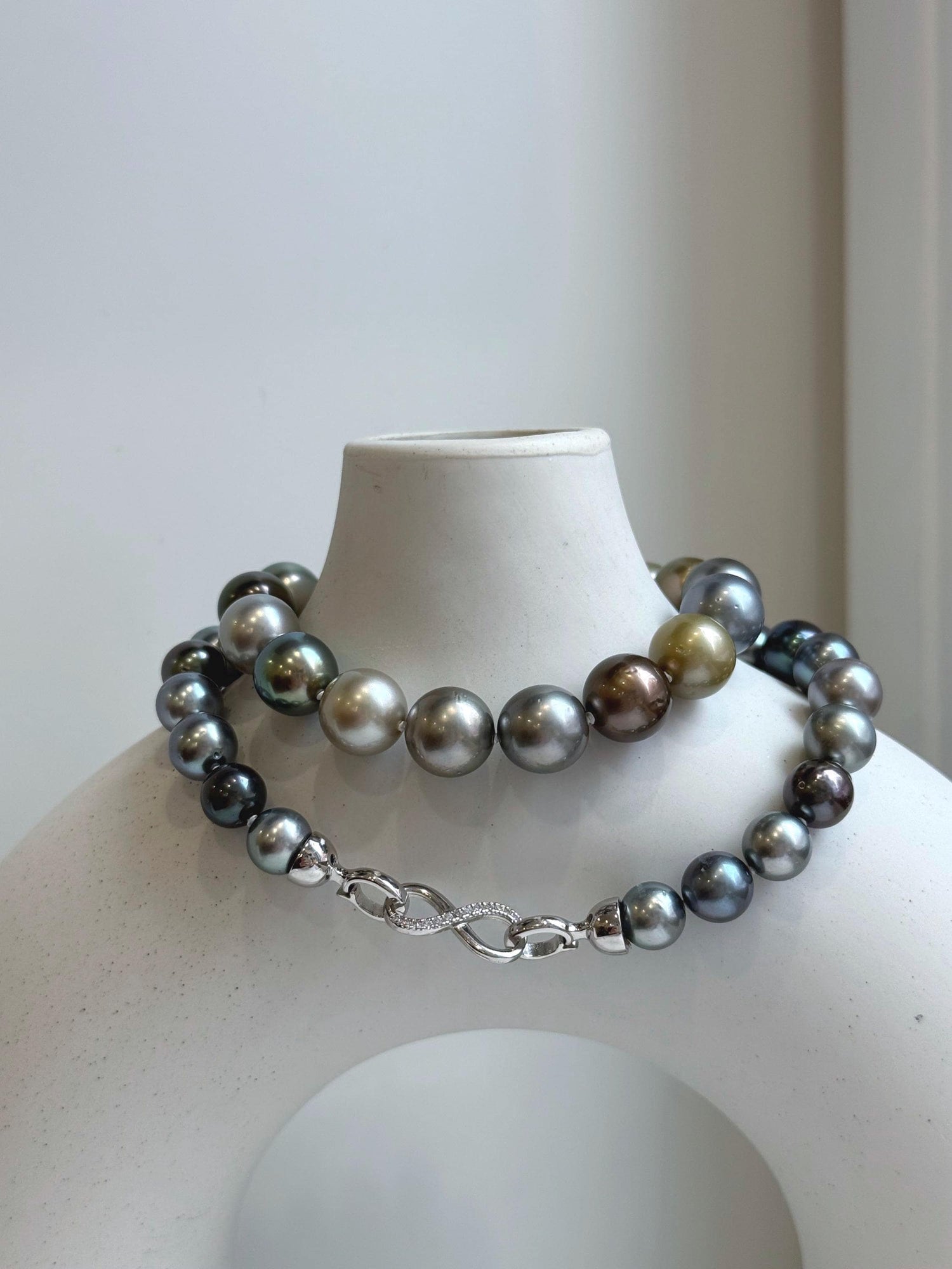 top high quality multicolor Tahitian ocean pearls necklace