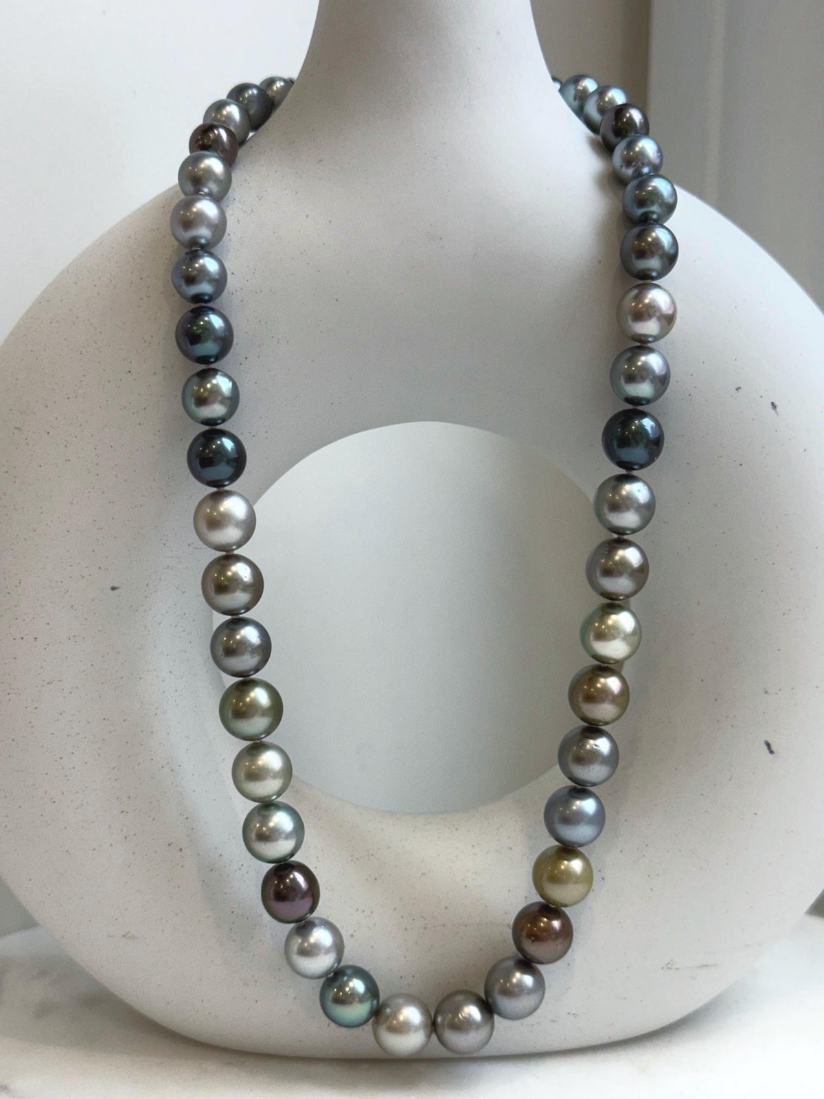 top high quality multicolor Tahitian ocean pearls necklace