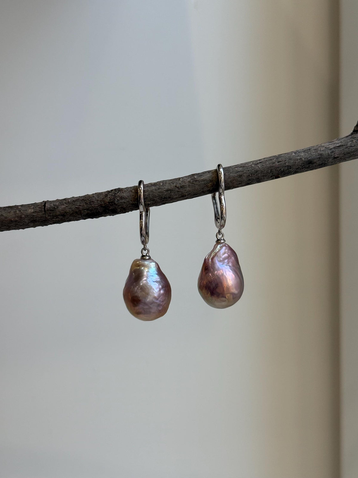 Elly’s Freshwater baroque pearls Heart Earrings: Extreme luster mirrored, Rose Iridescent, to 18mm, S925 silver earrings.Pearl Jewelry Idea.