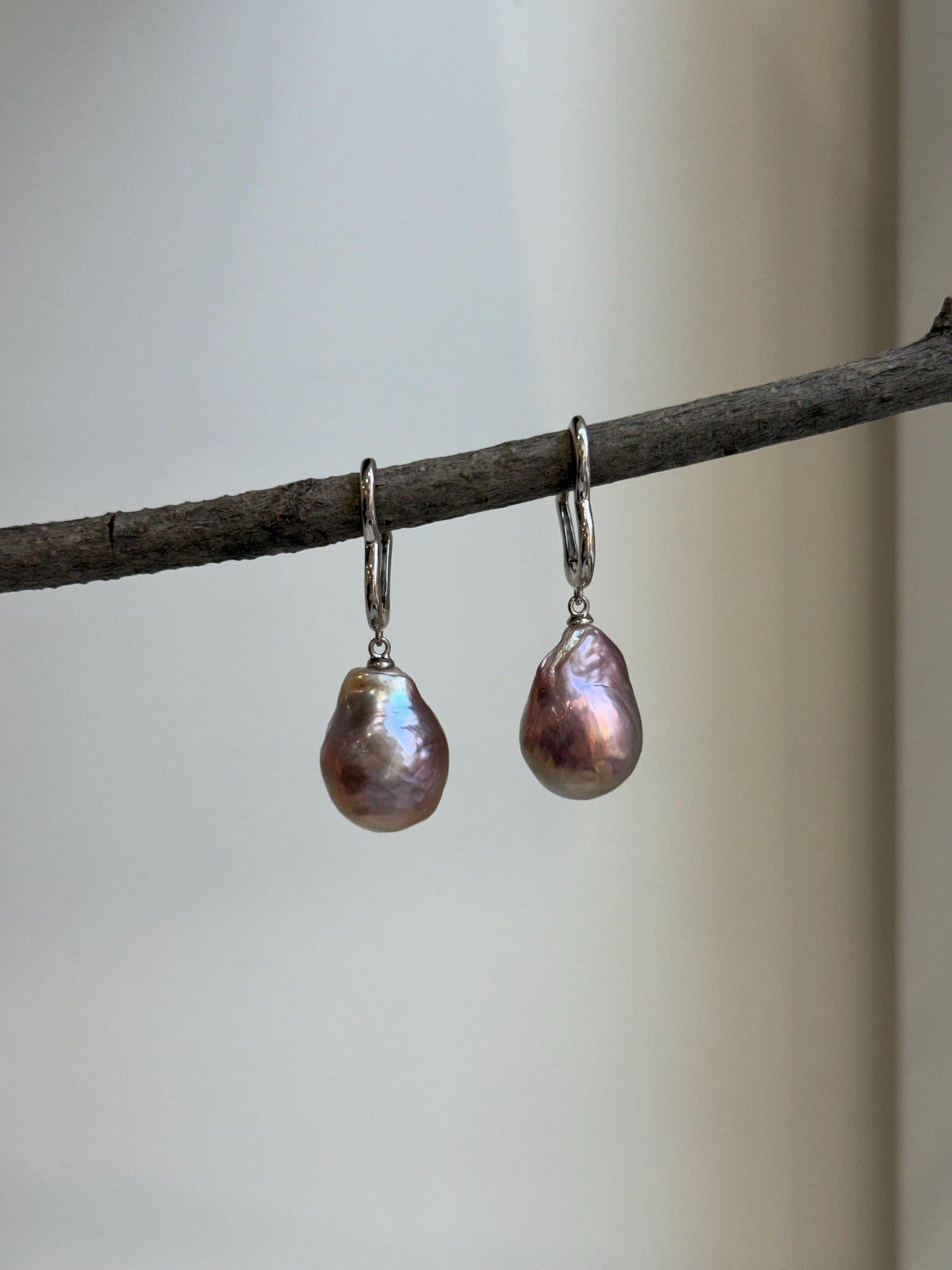 Elly’s Freshwater baroque pearls Heart Earrings: Extreme luster mirrored, Rose Iridescent, to 18mm, S925 silver earrings.Pearl Jewelry Idea.