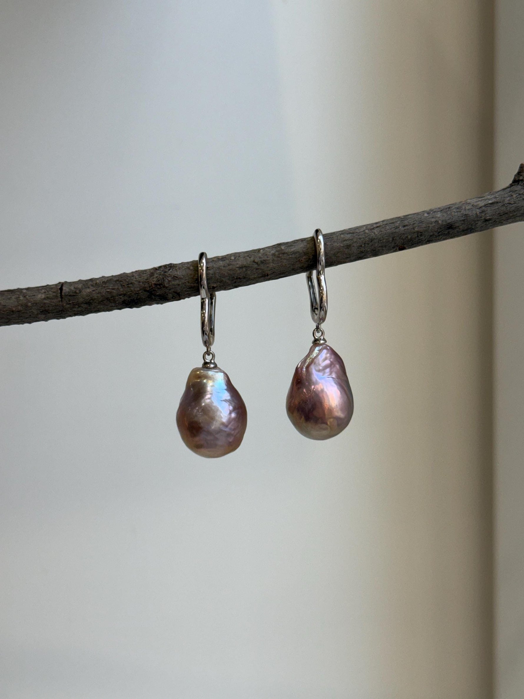 Elly’s Freshwater baroque pearls Heart Earrings: Extreme luster mirrored, Rose Iridescent, to 18mm, S925 silver earrings.Pearl Jewelry Idea.