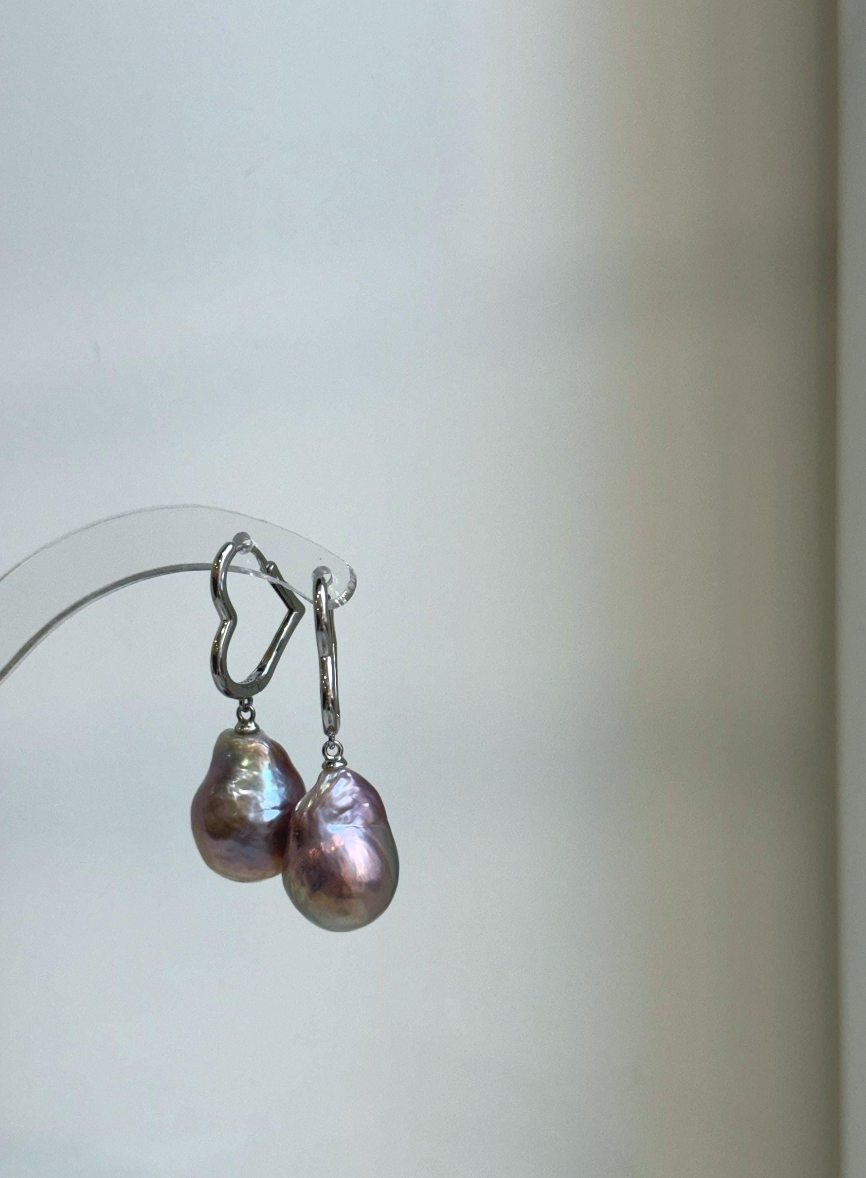 Elly’s Freshwater baroque pearls Heart Earrings: Extreme luster mirrored, Rose Iridescent, to 18mm, S925 silver earrings.Pearl Jewelry Idea.