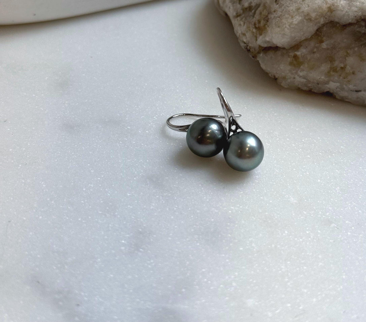 Elly’s 10mm Tahitian Platinum ocean Pearls High heel Earrings Hooks: Extreme luster Mirrored, 2.1cm high, S925 silver earrings hooks. gift for her daily earrings