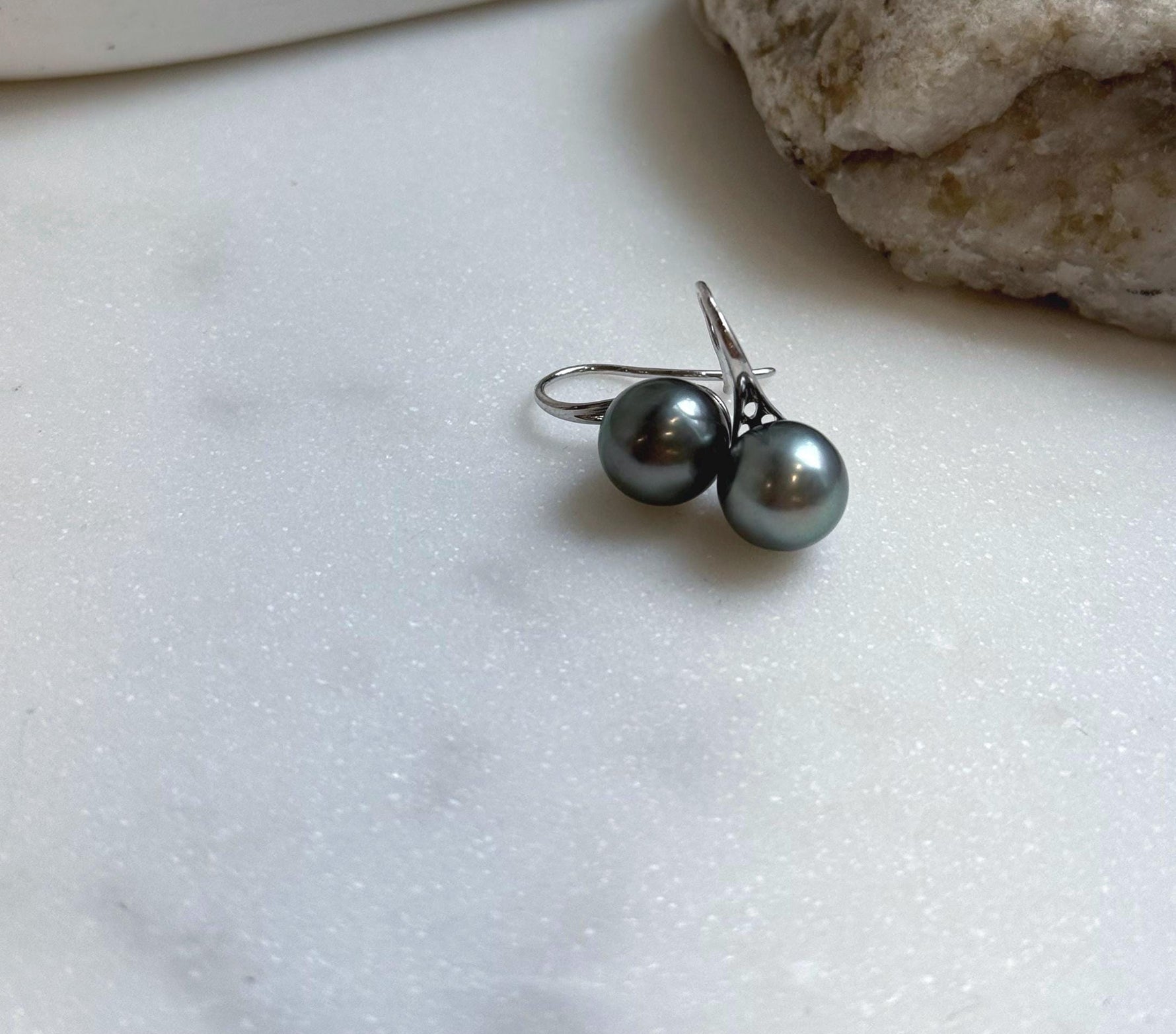 Elly’s 10mm Tahitian Platinum ocean Pearls High heel Earrings Hooks: Extreme luster Mirrored, 2.1cm high, S925 silver earrings hooks. gift for her daily earrings