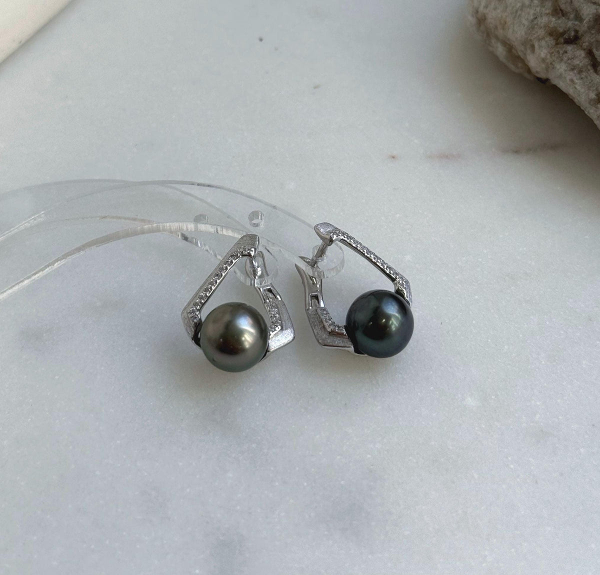 Elly’s 9.2mm Tahitian Peacock hunter ocean Pearls Cool Earrings Hoops: Extreme luster Mirrored, 2.1cm high, S925 silver earrings. gift for her anniversary