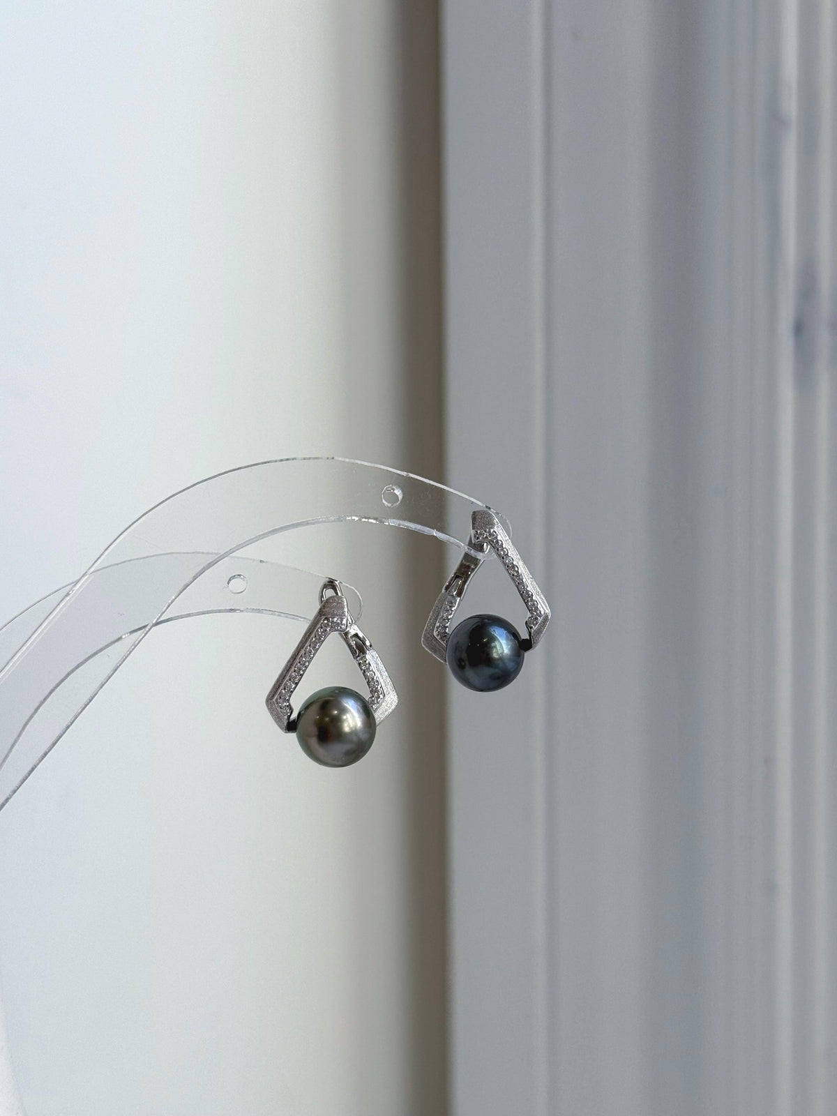 Elly’s 9.2mm Tahitian Peacock hunter ocean Pearls Cool Earrings Hoops: Extreme luster Mirrored, 2.1cm high, S925 silver earrings. gift for her