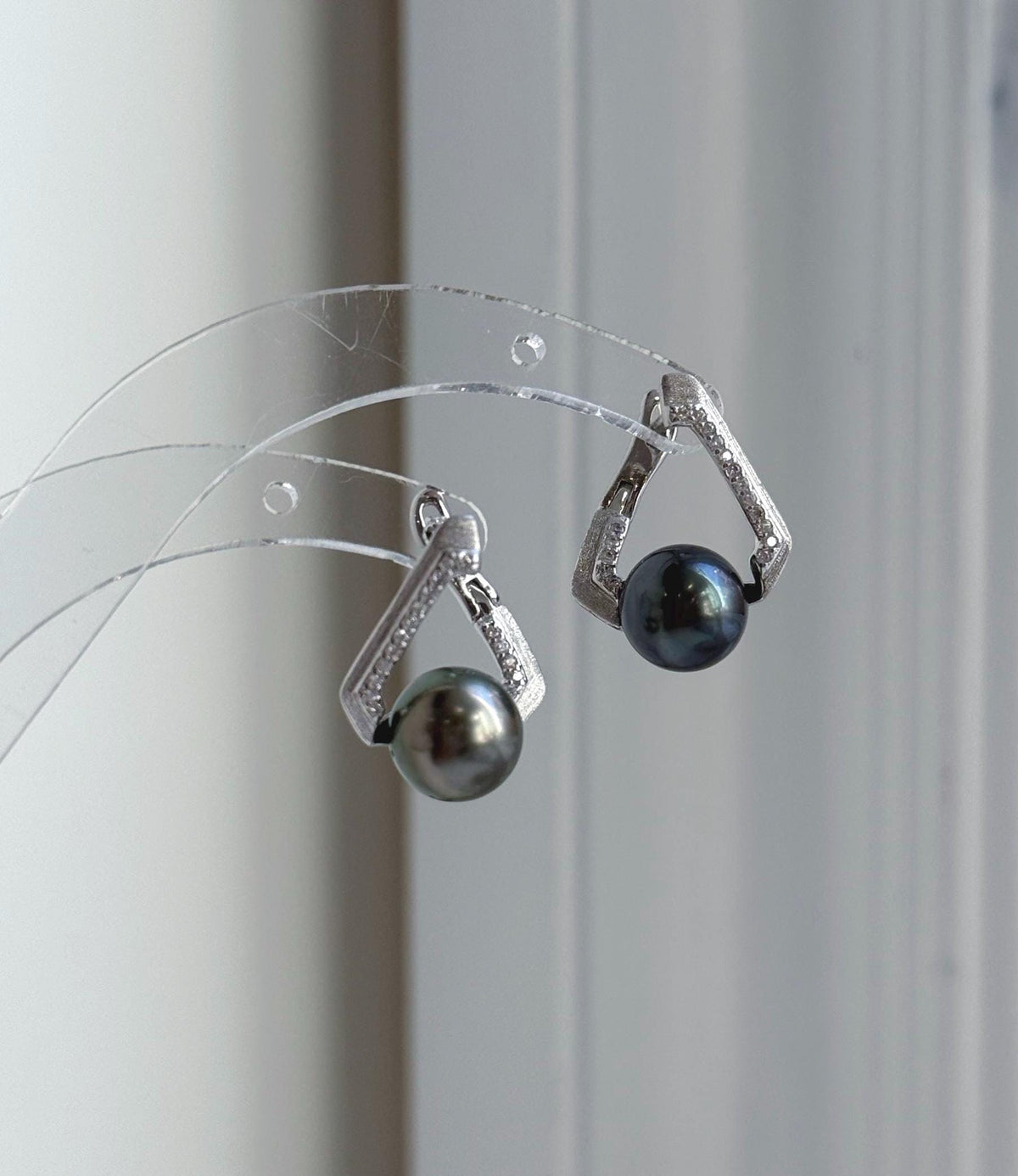 Elly’s 9.2mm Tahitian Peacock hunter ocean Pearls Cool Earrings Hoops: Extreme luster Mirrored, 2.1cm high, S925 silver earrings. gift for her