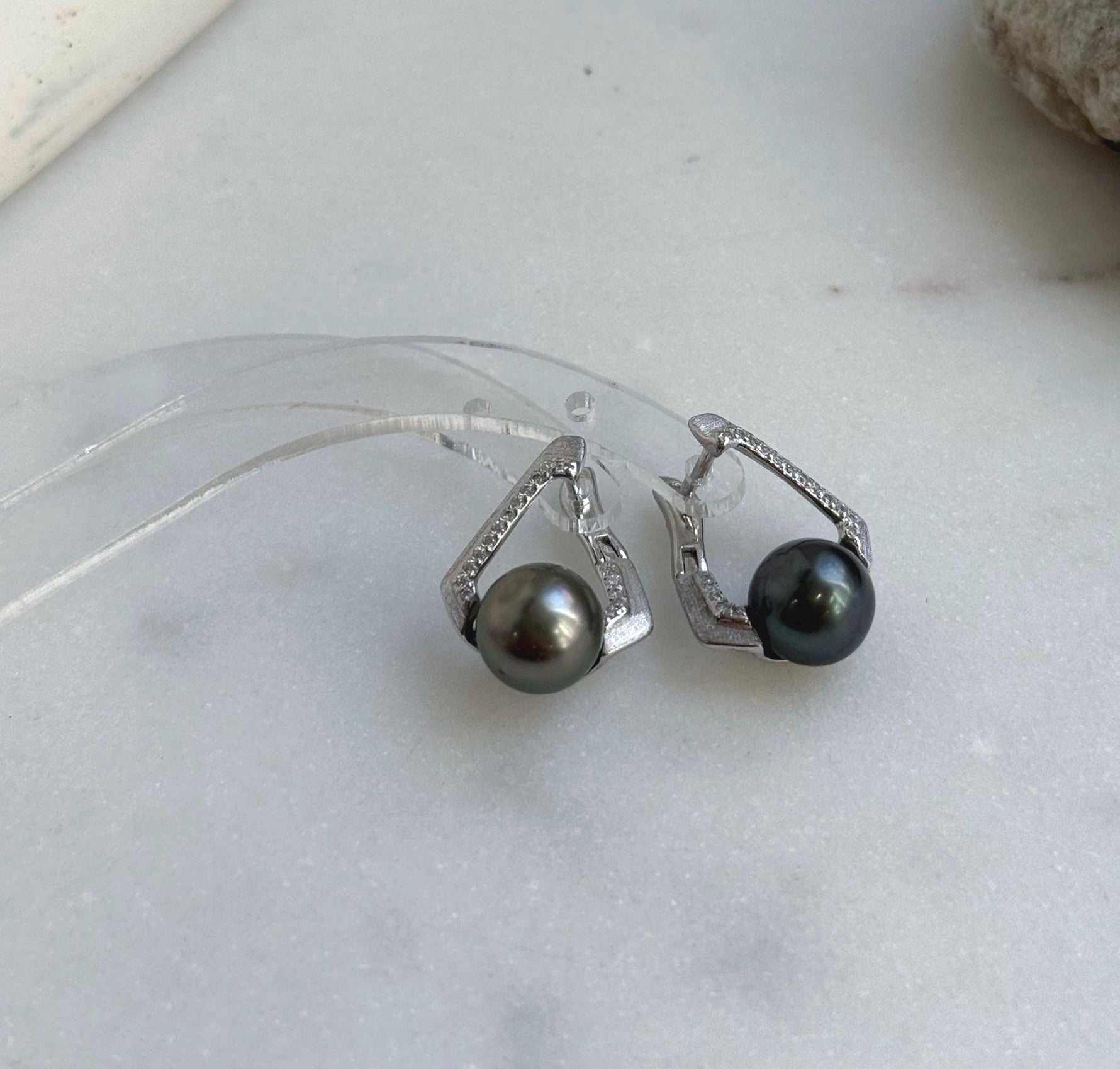 Elly’s 9.2mm Tahitian Peacock hunter ocean Pearls Cool Earrings Hoops: Extreme luster Mirrored, 2.1cm high, S925 silver earrings. gift for her