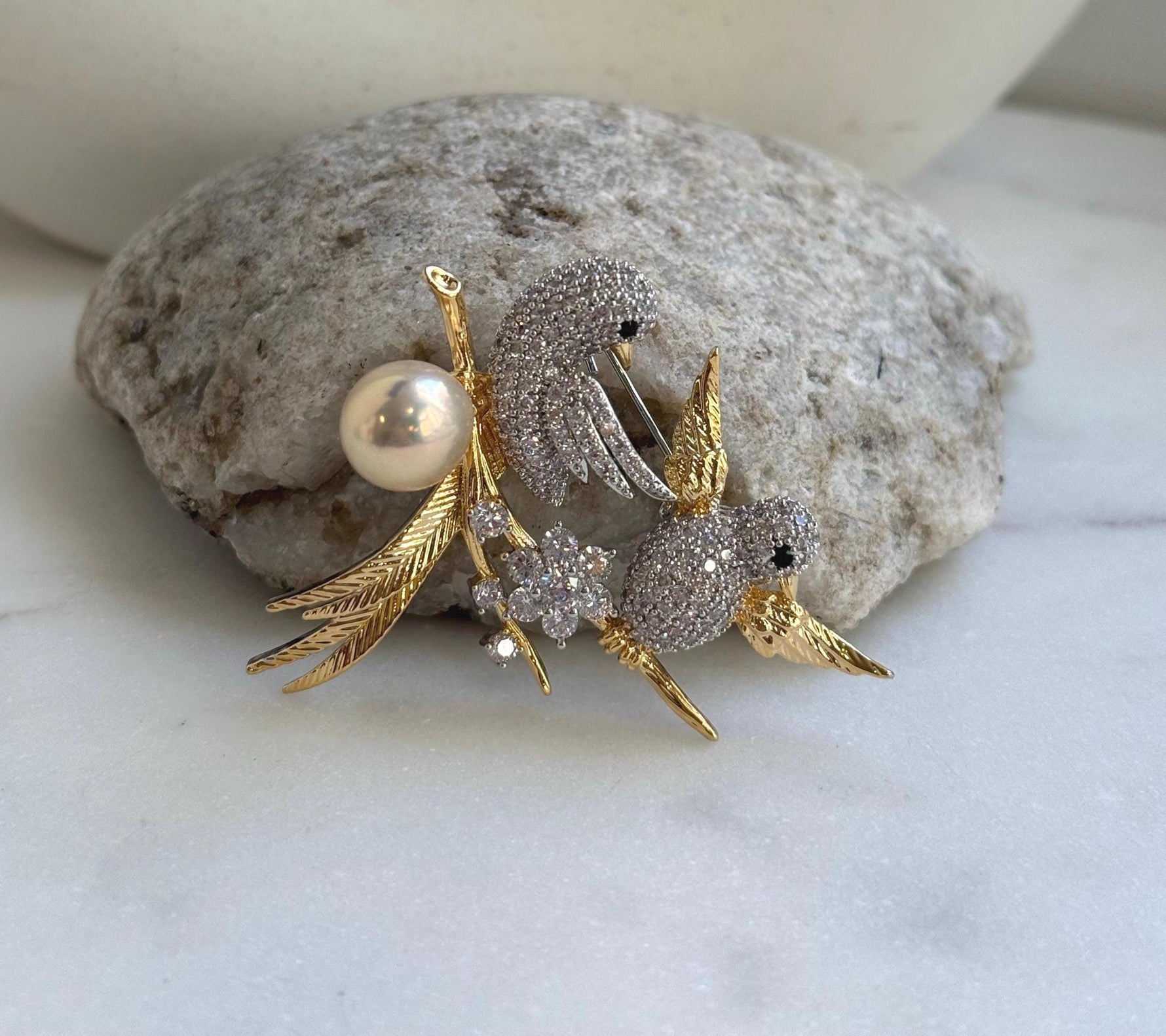 Elly’s Edison peach Gold Pearl Bird Brooch Pendant 2in1: Extreme luster mirrored, 10.7mm, 5x5cm, s925 silver chain not included.gift for her holiday