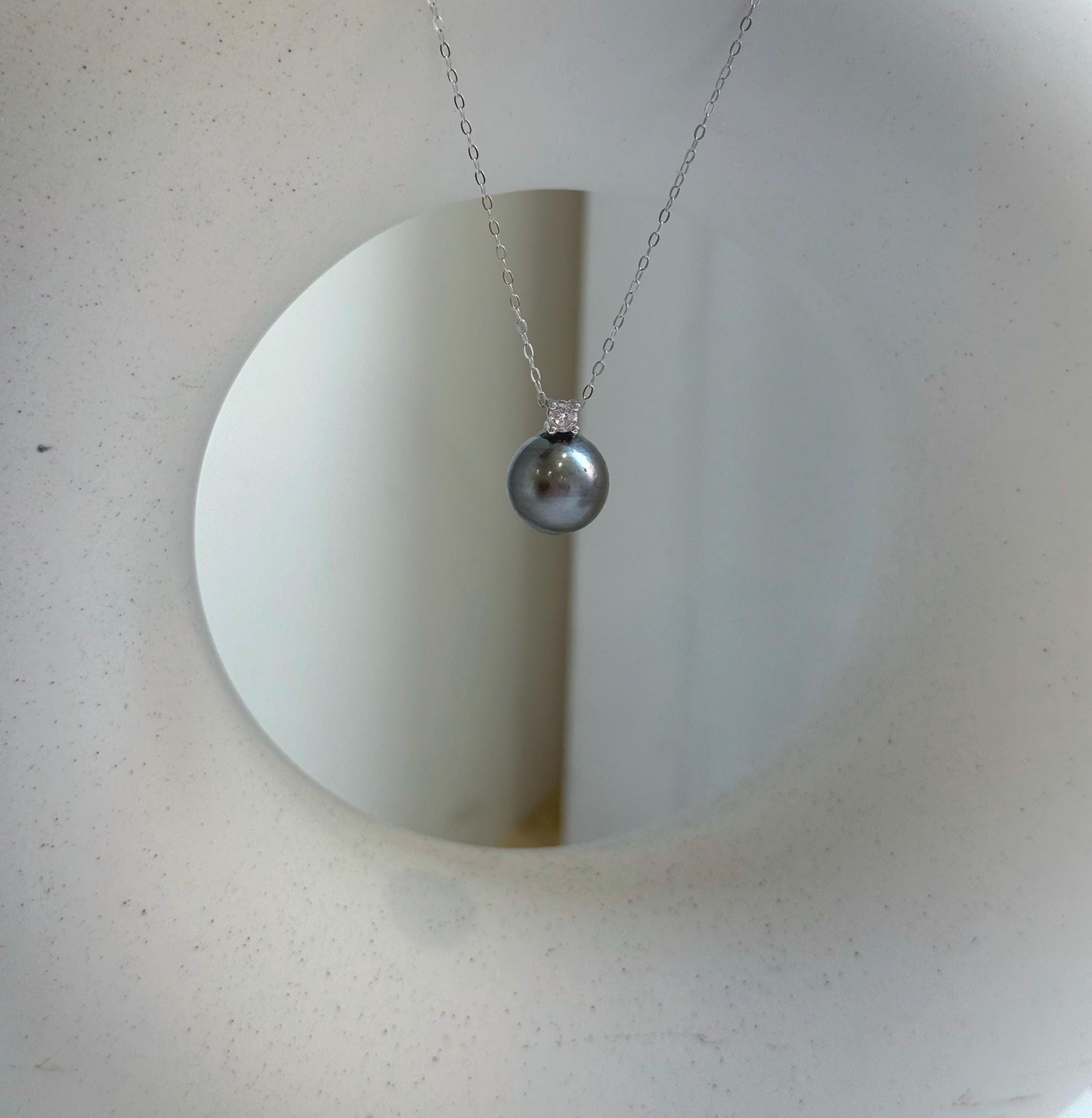 Elly’s 10.6mm Tahitian dark platinum ocean pearl pendant: Extreme luster mirrored, 1.4cm high, S925 silver pendant, chain set. gift for her party