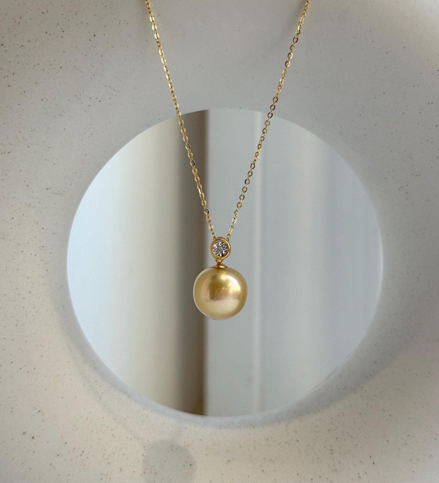 Elly’s Au750 18K Gold Genius South Sea Golden ocean Pearl Pendant: 12mm, Extreme luster mirrored, 18k real gold 0.01ct real diamond.