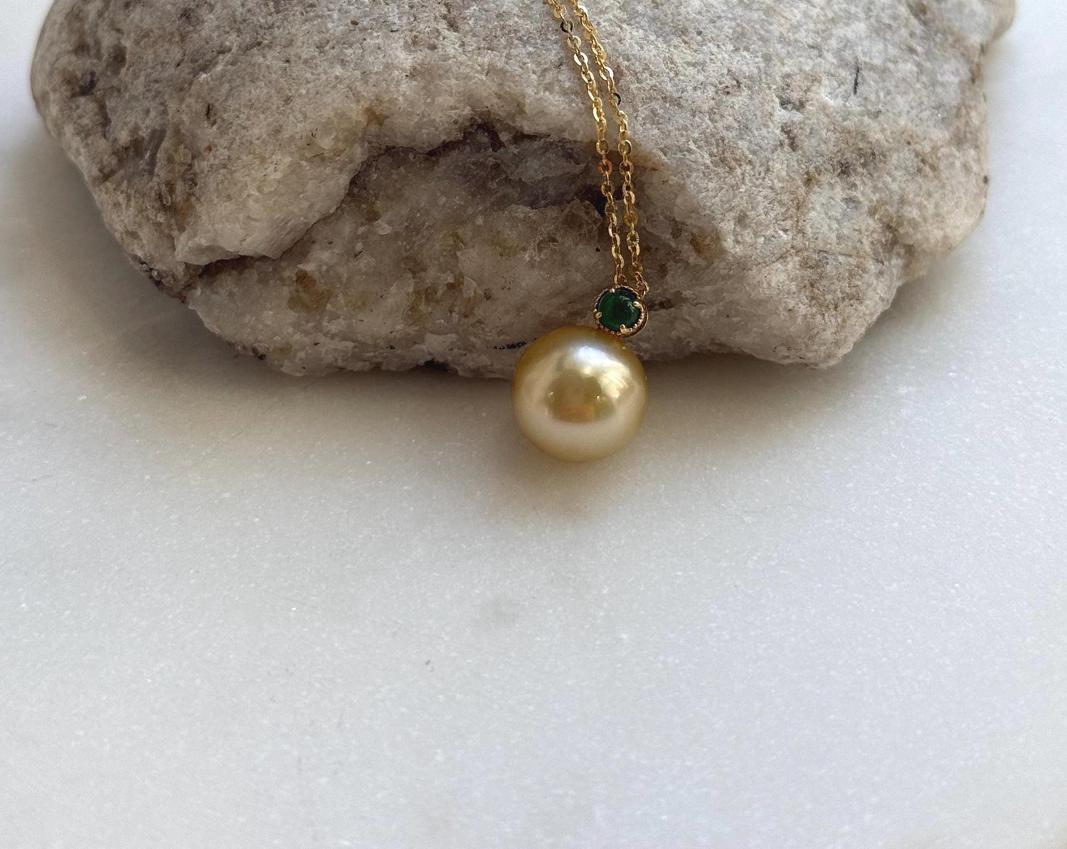 Elly’s Au750 18K Gold 11.6mm Genius South Sea deep Gold ocean Pearl Pendant: Extreme luster mirrored, 1.6cm high, 18k real gold Green Jade. gift for her