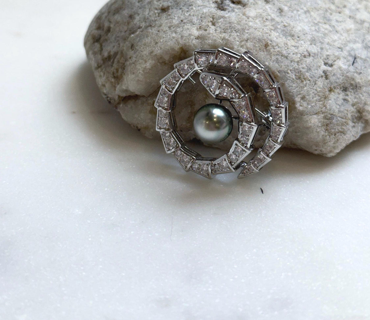 Elly’s 9.4mm Tahitian Peacock Green Ocean Pearl Vintage Snake Brooch Pendant 2in1: Extreme luster mirrored, gift for her