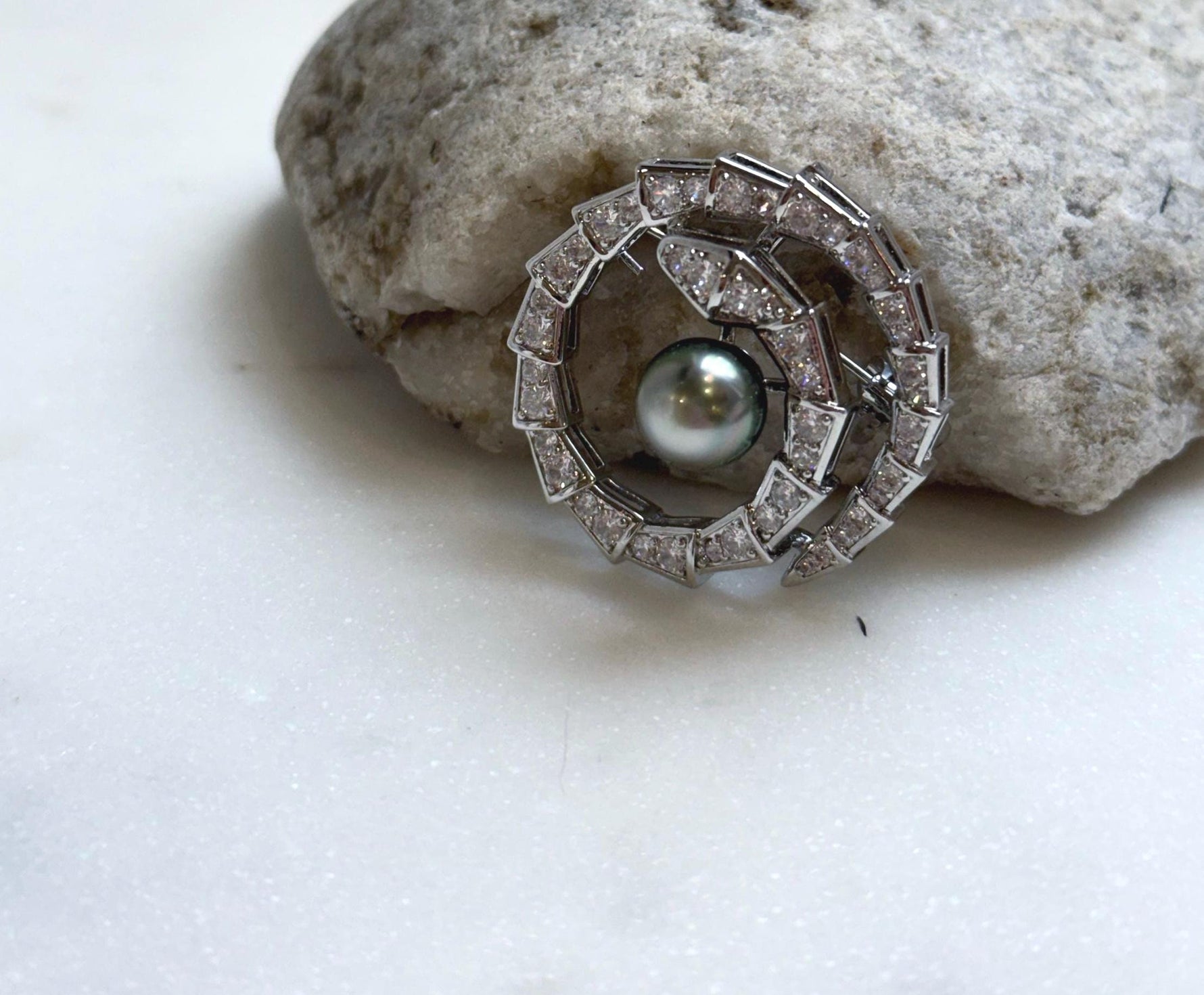 Elly’s 9.4mm Tahitian Peacock Green Ocean Pearl Vintage Snake Brooch Pendant 2in1: Extreme luster mirrored, gift for her