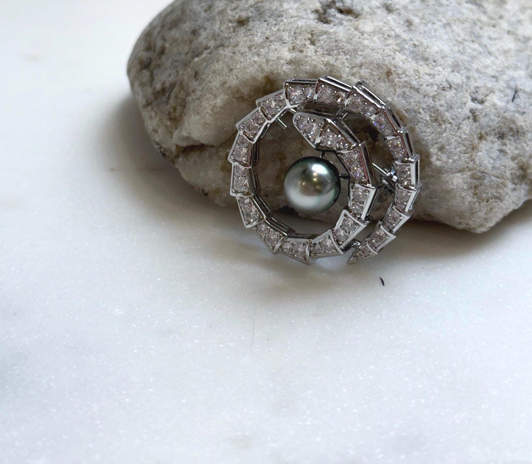 Elly’s 9.4mm Tahitian Peacock Green Ocean Pearl Vintage Snake Brooch Pendant 2in1: Extreme luster mirrored, gift for her