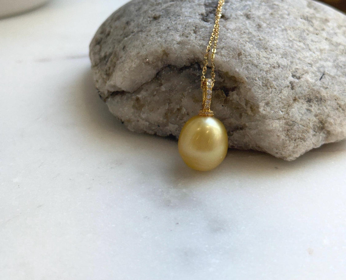 Elly’s 13.4x14.7mm South Sea ultra Golden ocean pearl Pendant: Strong luster, 2.4cm high, S925 Silver minimalist pendant Chain Set.gift for her