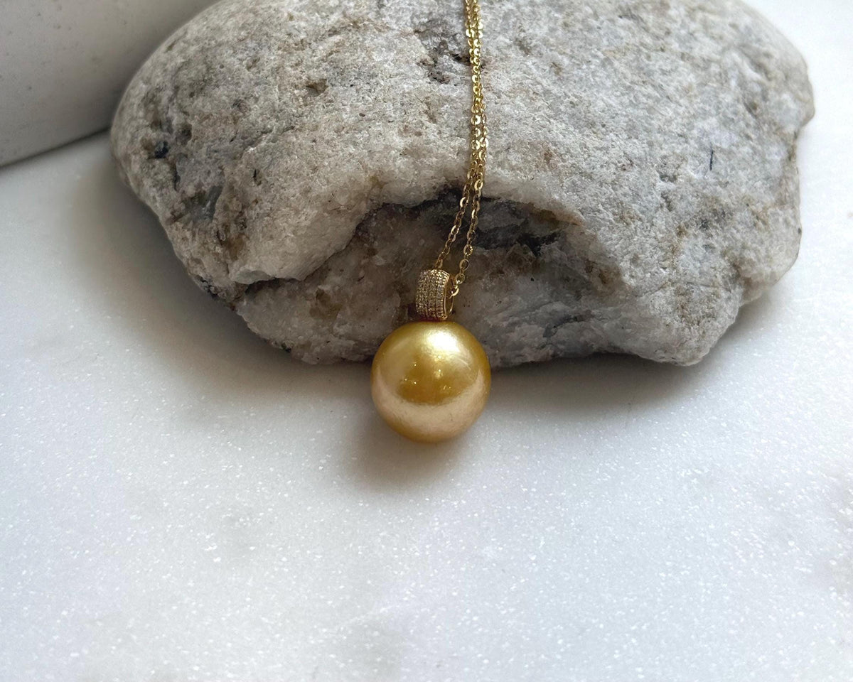 Elly’s 14.2mm Au750 18K Gold Huge Genius South Sea deep Golden Ocean Pearl Pendant: Extreme luster mirrored effect, 18k real gold pendant. elegant golden pearl pendant for her anniversary