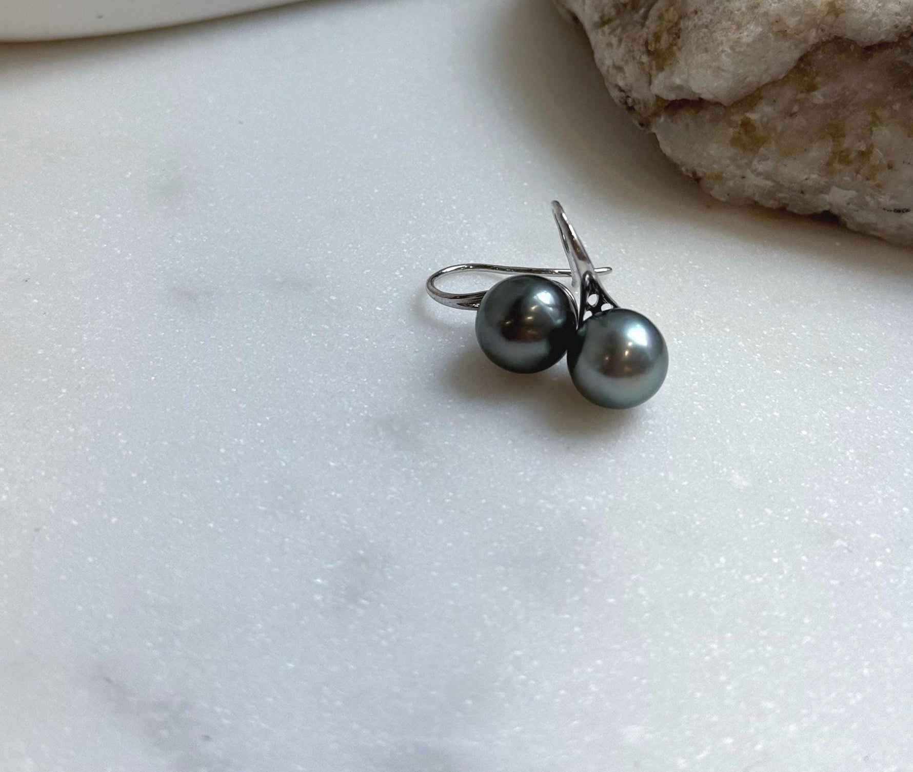 Elly’s 10mm Tahitian Platinum ocean Pearls High heel Earrings Hooks: Extreme luster Mirrored, 2.1cm high, S925 silver earrings hooks. gift for her daily earrings