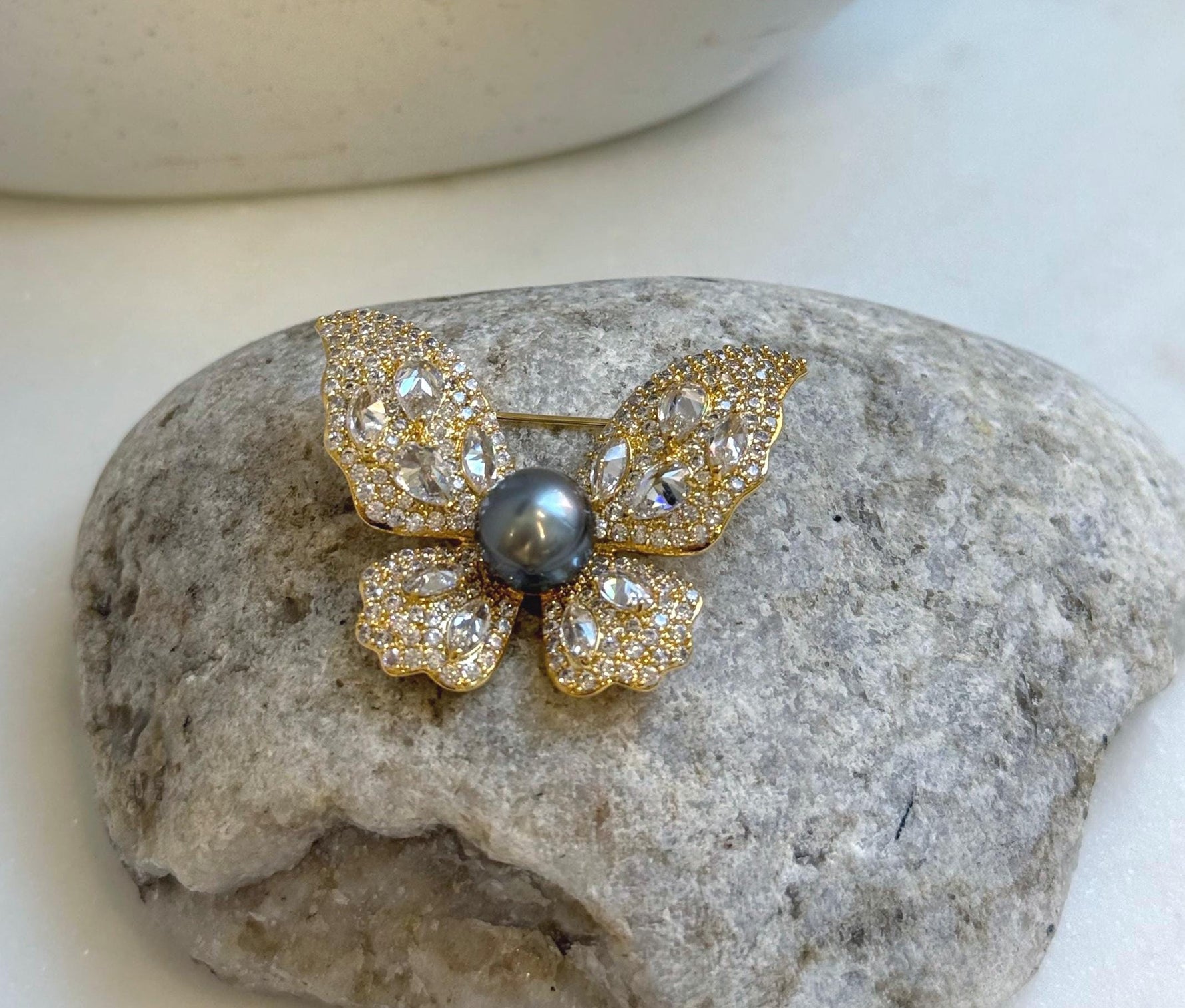 Elly’s Tahitian platinum Ocean Pearl butterfly Brooch pendant 2in1: Extreme luster mirrored, 9.7mm, 4x3.5cm, gift for her