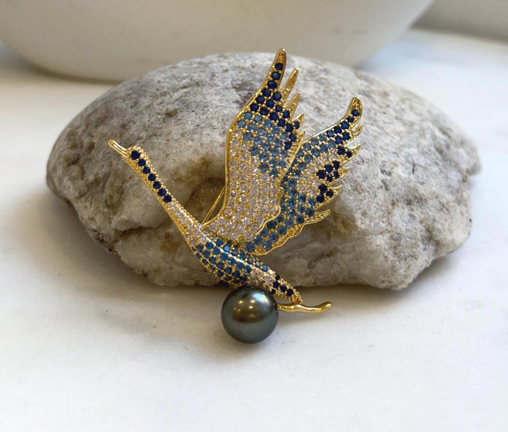 Elly’s Tahitian peacock hunter Ocean Pearl Bird Brooch pendant 2in1: Extreme luster mirrored, 10.3mm, 5x5cm, no chain. gift for her