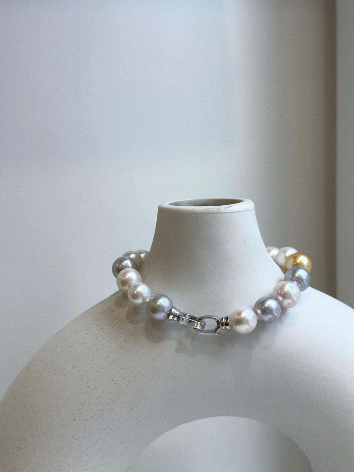 Elly’s 18pcs 8.3-10.5mm White gold silver Edison Pearls Bracelet: Extreme luster mirrored, 7.6” knotted, S925 silver Bracelet.