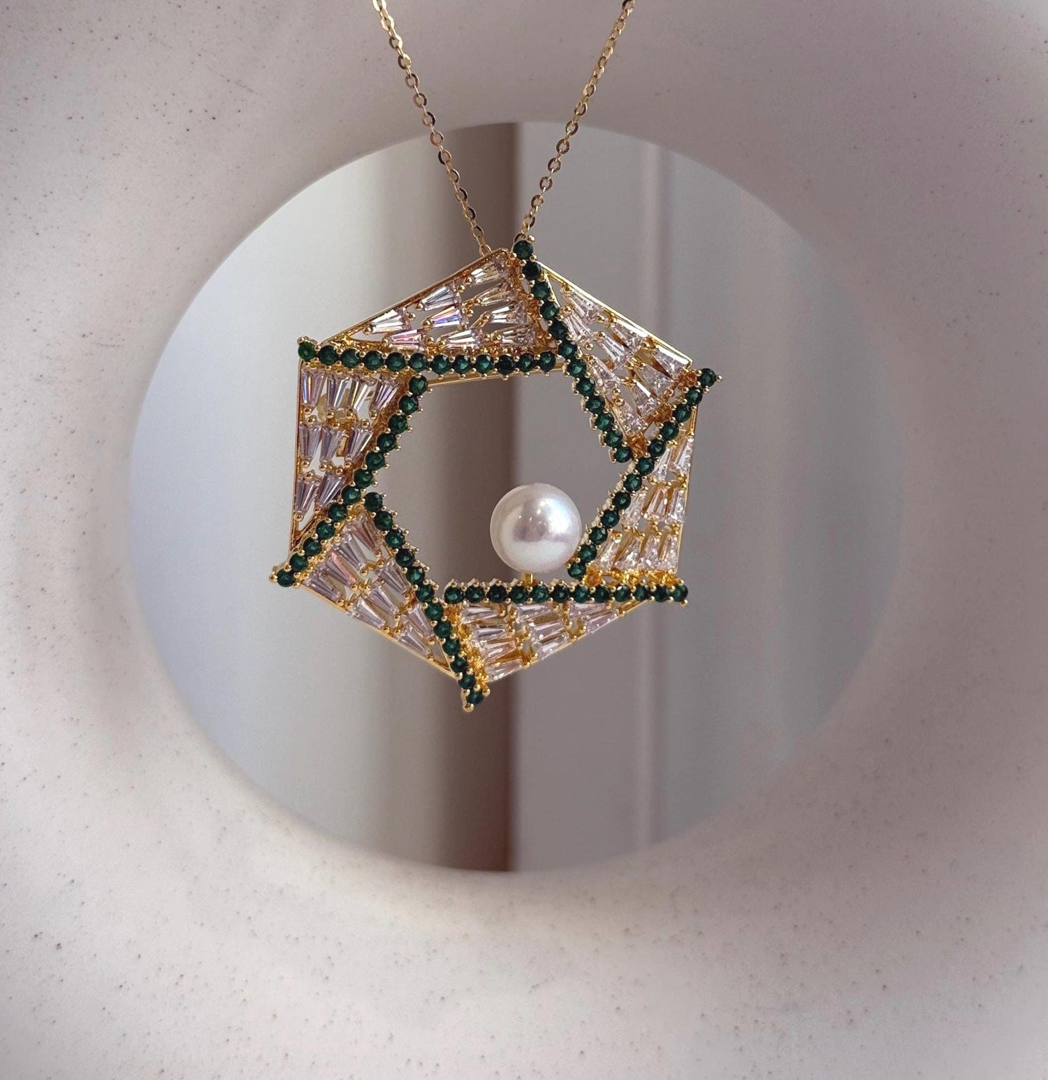 Elly’s White Pearl Vintage Brooch Pendant 2in1: Extreme luster mirrored,  8.2mm, 4.5cm dia. gift for her birthday