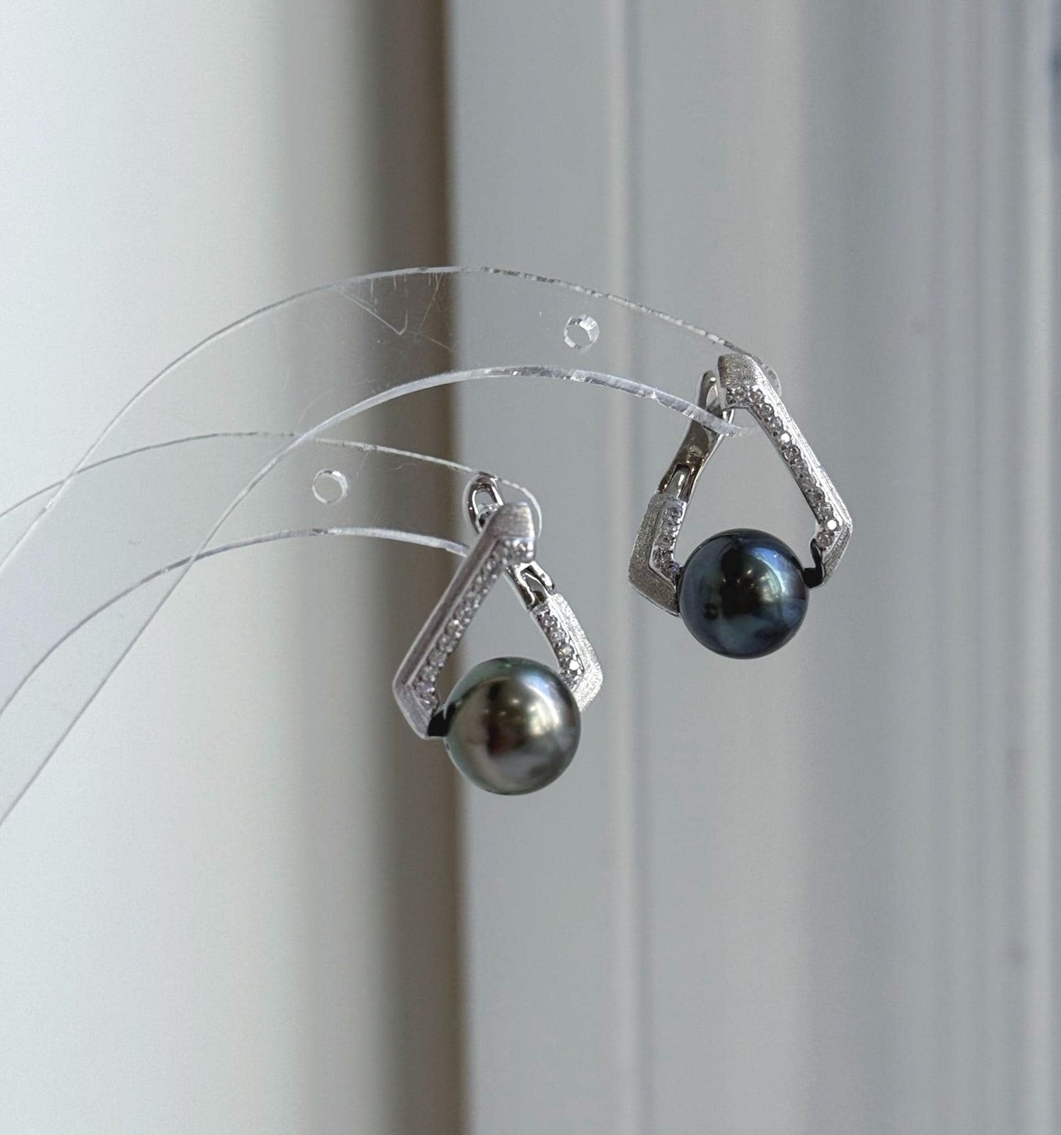 Elly’s 9.2mm Tahitian Peacock hunter ocean Pearls Cool Earrings Hoops: Extreme luster Mirrored, 2.1cm high, S925 silver earrings. gift for her