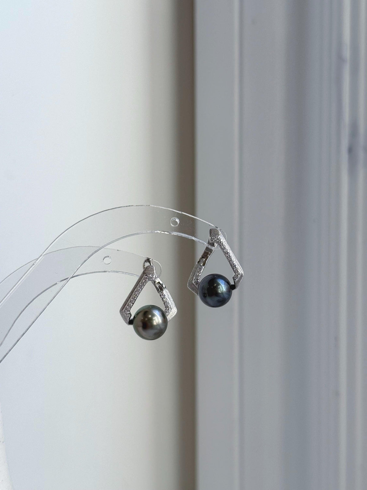 Elly’s 9.2mm Tahitian Peacock hunter ocean Pearls Cool Earrings Hoops: Extreme luster Mirrored, 2.1cm high, S925 silver earrings. gift for her holiday