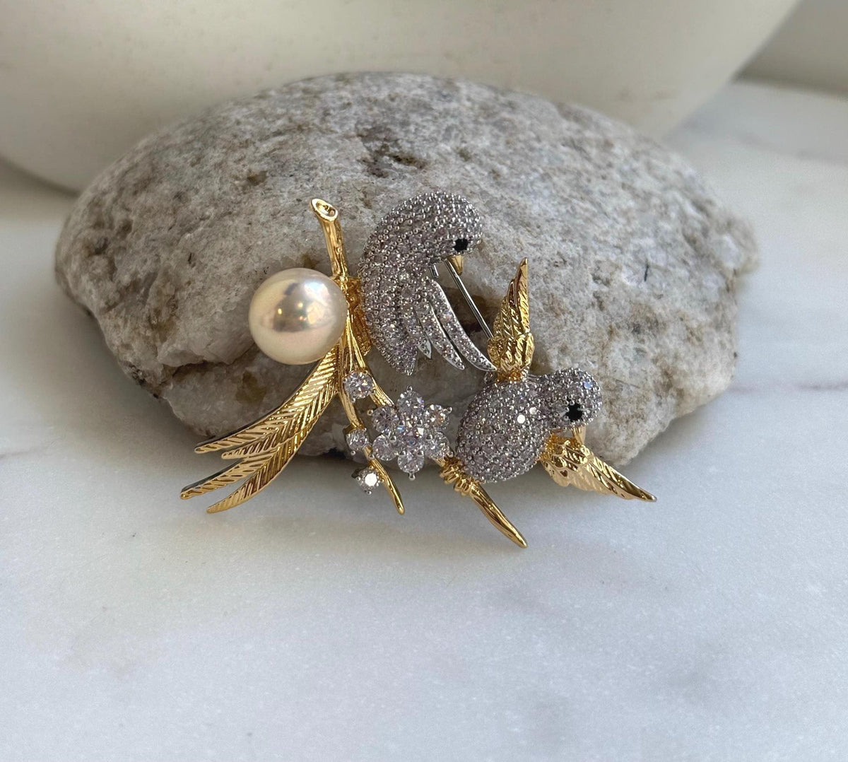 Elly’s Edison peach Gold Pearl Bird Brooch Pendant 2in1: Extreme luster mirrored, 10.7mm, 5x5cm, s925 silver chain not included.gift for her birthday
