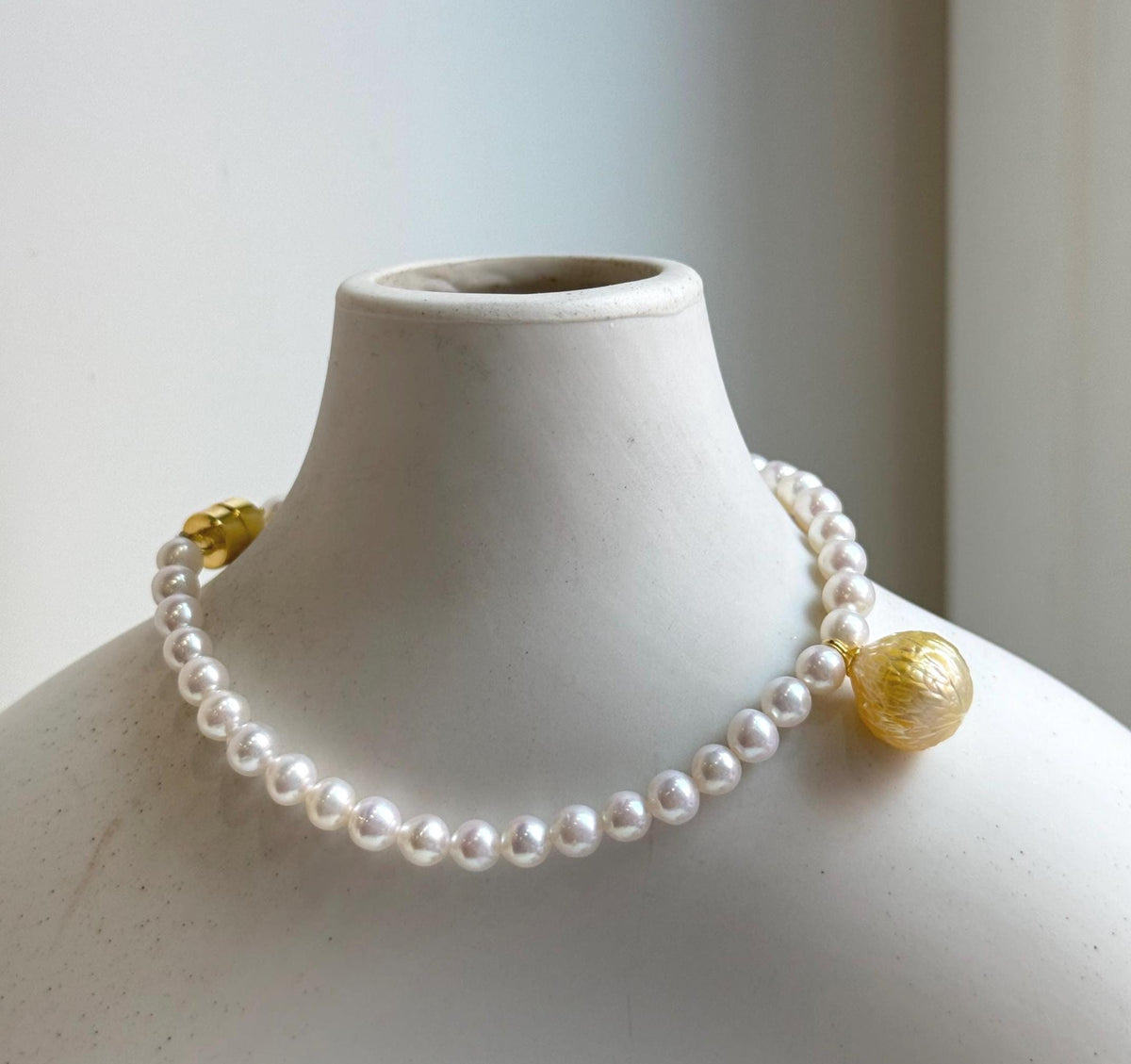Elly’s Set 10.8mmSouth sea carved golden ocean Freshwater white pearls necklace:Extreme luster, 7.5”, S925 silver bracelet.