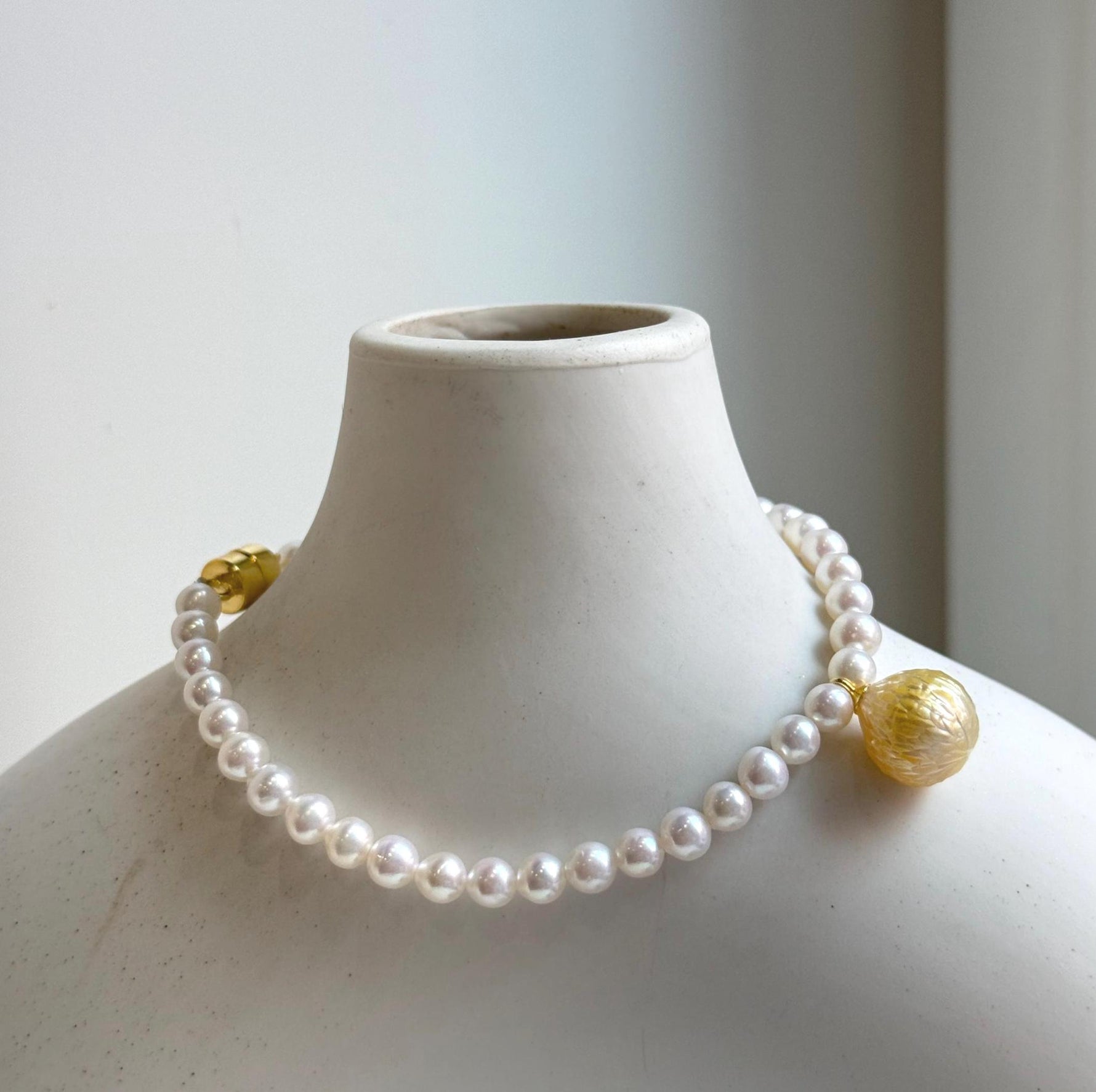 Elly’s Set 10.8mmSouth sea carved golden ocean Freshwater white pearls necklace:Extreme luster, 7.5”, S925 silver bracelet.