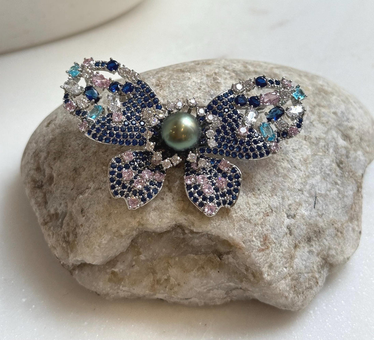 Elly’s Tahitian peacock green Ocean Pearl Butterfly Brooch pendant 2in1: Extreme luster mirrored, 10mm, 6x4cm, gift for her birthday