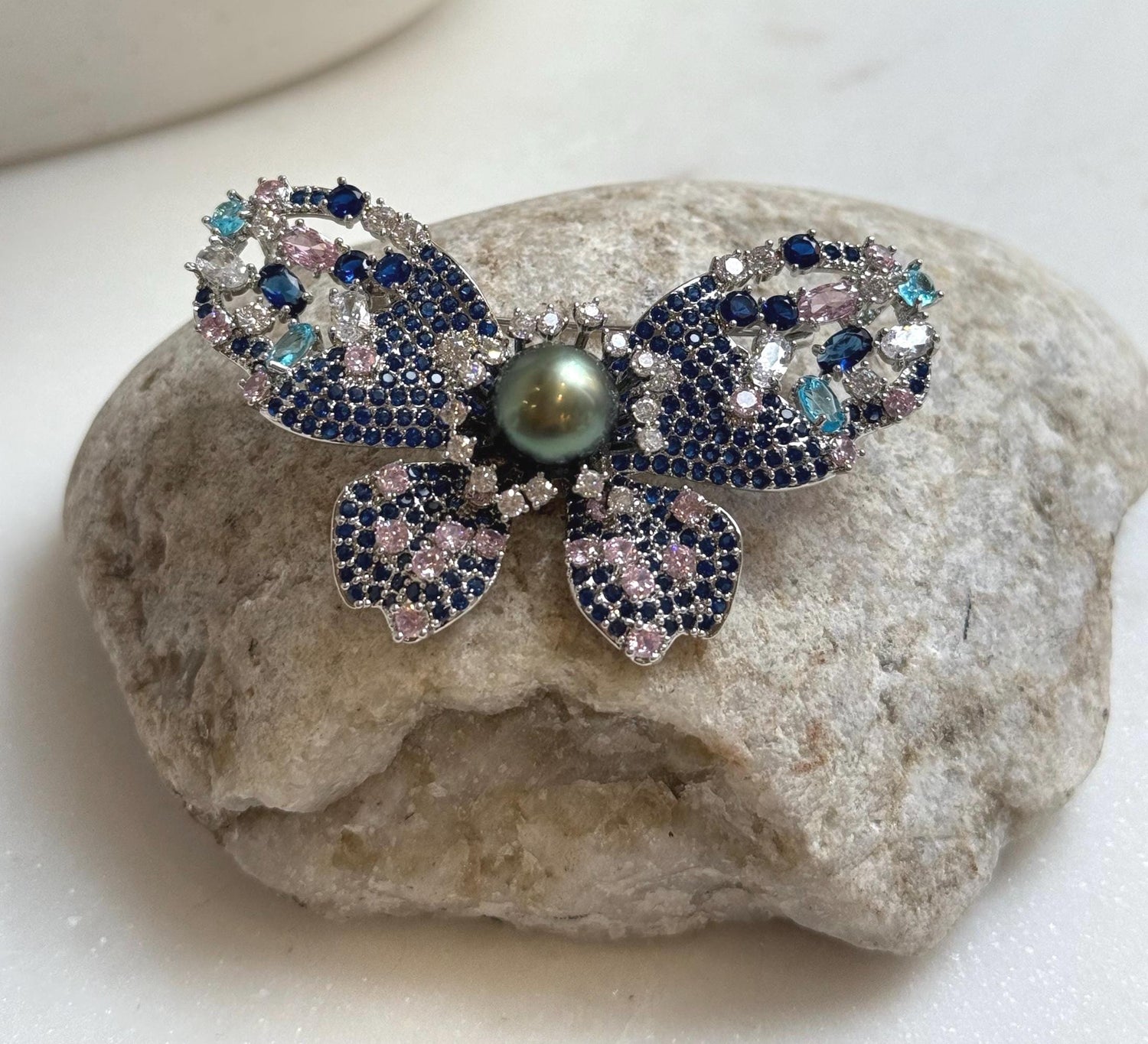 Elly’s Tahitian peacock green Ocean Pearl Butterfly Brooch pendant 2in1: Extreme luster mirrored, 10mm, 6x4cm, gift for her birthday