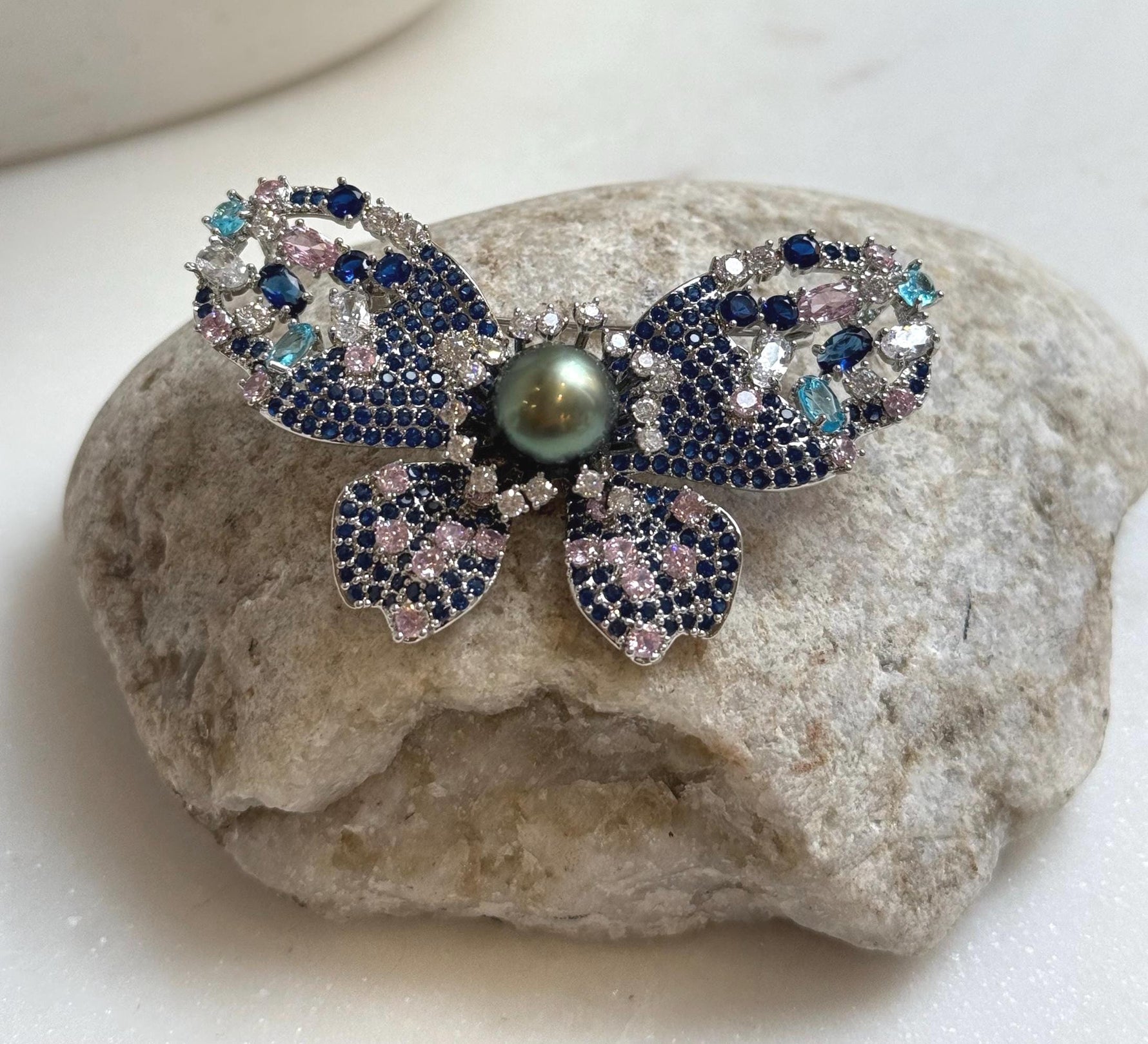 Elly’s Tahitian peacock green Ocean Pearl Butterfly Brooch pendant 2in1: Extreme luster mirrored, 10mm, 6x4cm, gift for her birthday